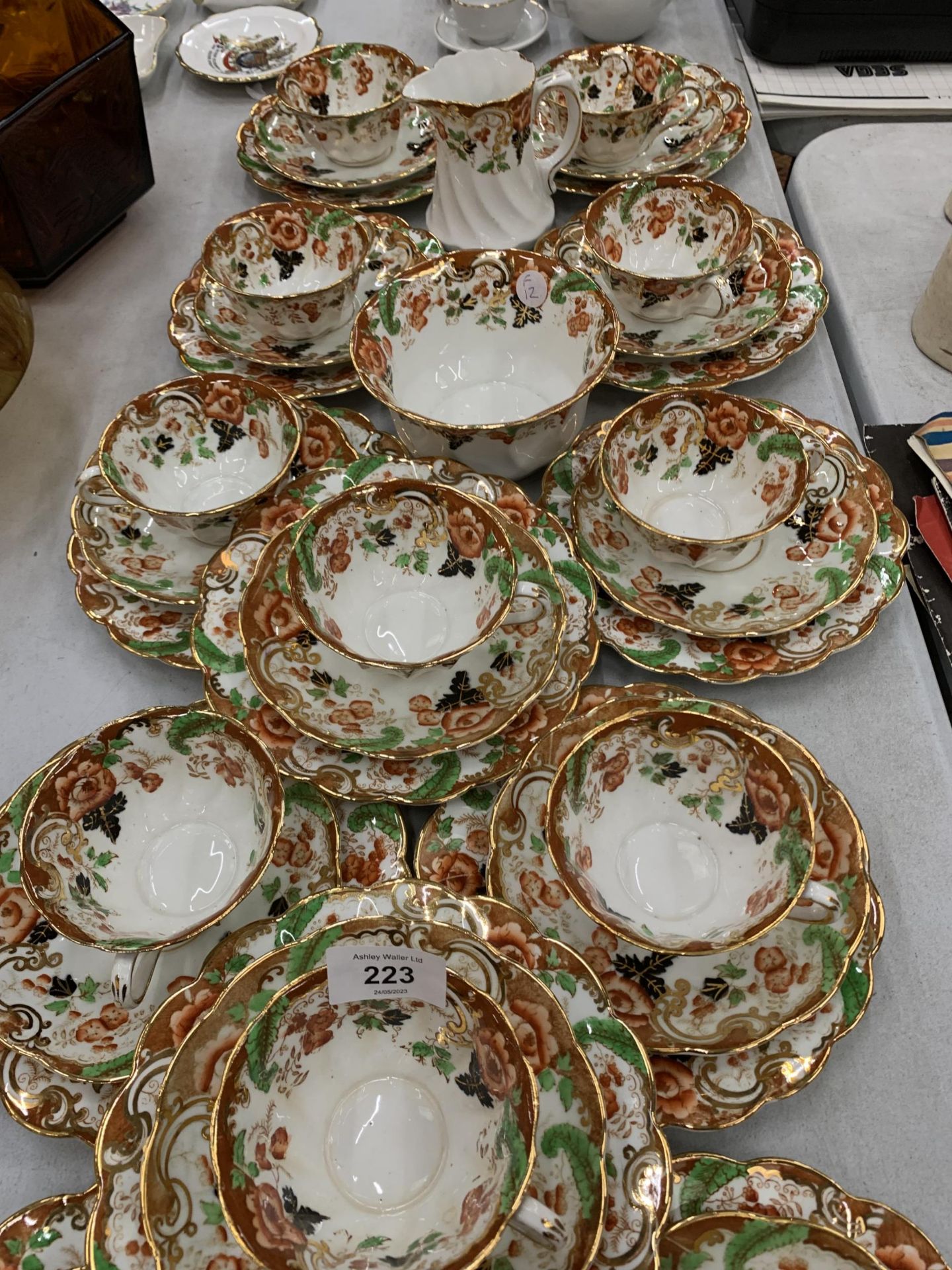 A LARGE QUANTITY OF ROYAL WINDSOR CHINA CUPS, SAUCERS AND SIDE PLATES PLUS A CREAM JUG AND SUGAR - Image 3 of 5