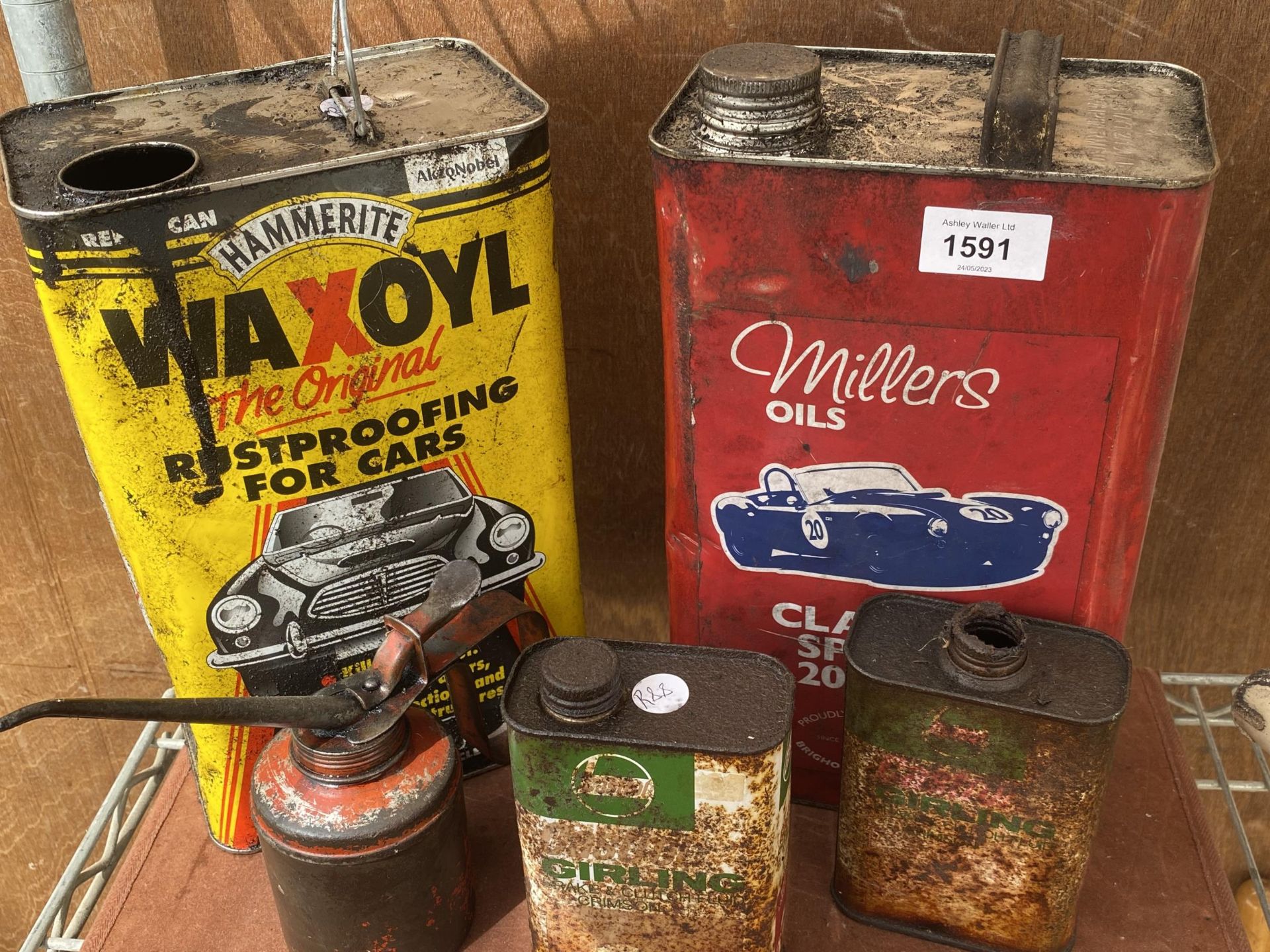 AN ASSORTMENT OF VINTAGE OIL DRUMS AND CANS TO INCLUDE CASTROL AND MILLERS ETC - Image 4 of 4