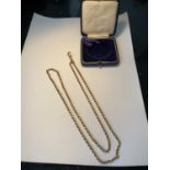A 9 CARAT GOLD NECKLACE GROSS WEIGHT 14 GRAMS WITH A PRESENTATION BOX