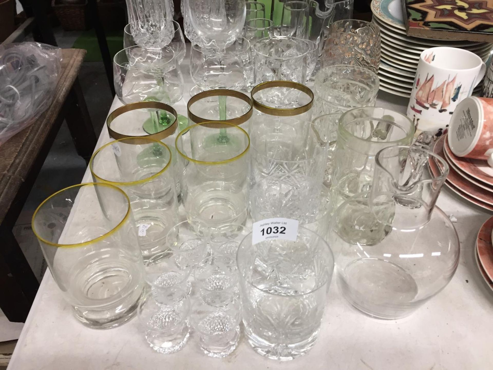 A QUANTITY OF GLASSWARE TO INCLUDE WINE GLASSES, TUMBLERS, SHOT GLASSES, ETC., - Image 3 of 4