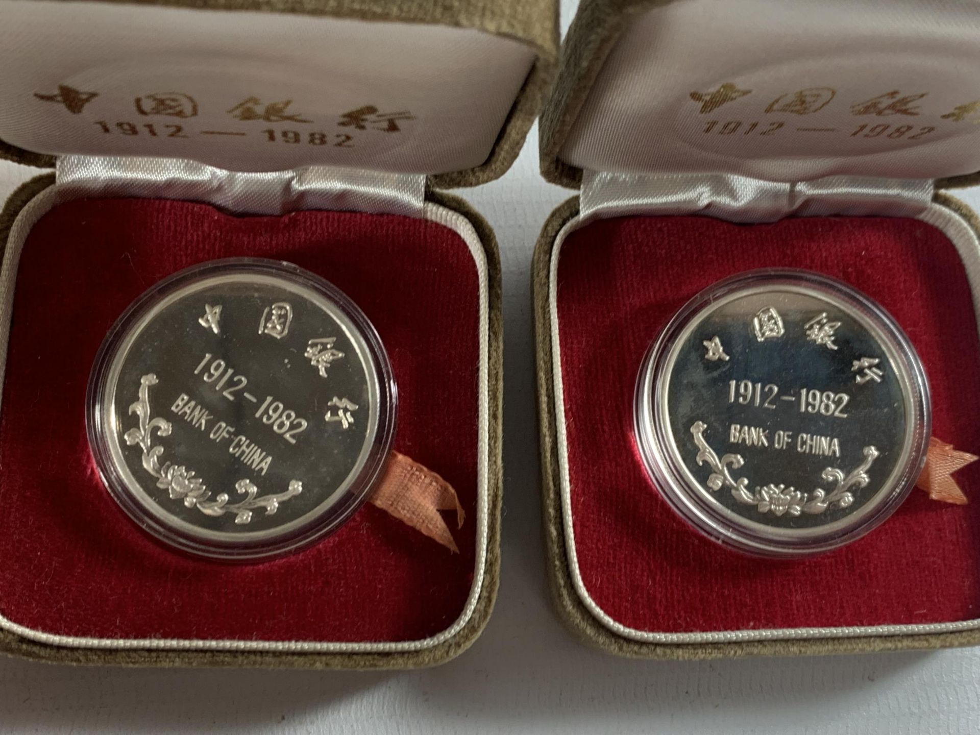 * A COLLECTION OF CASED MEDALS RELATING TO SPORT, BANKING AND RUSSIA - Image 4 of 6