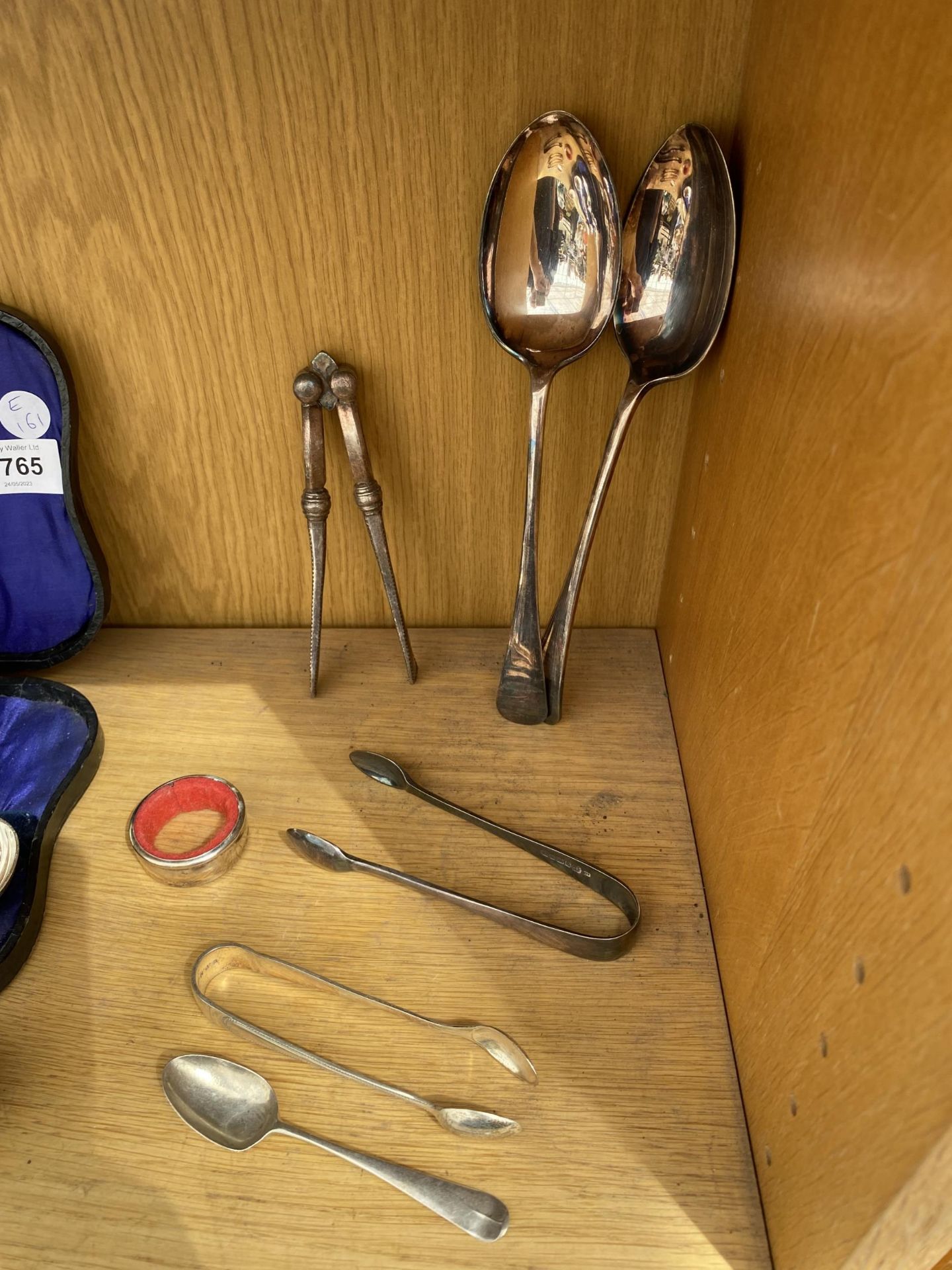 A GROUP OF VINTAGE SILVER PLATED FLATWARE / CUTLERY ITEMS ETC - Image 3 of 8