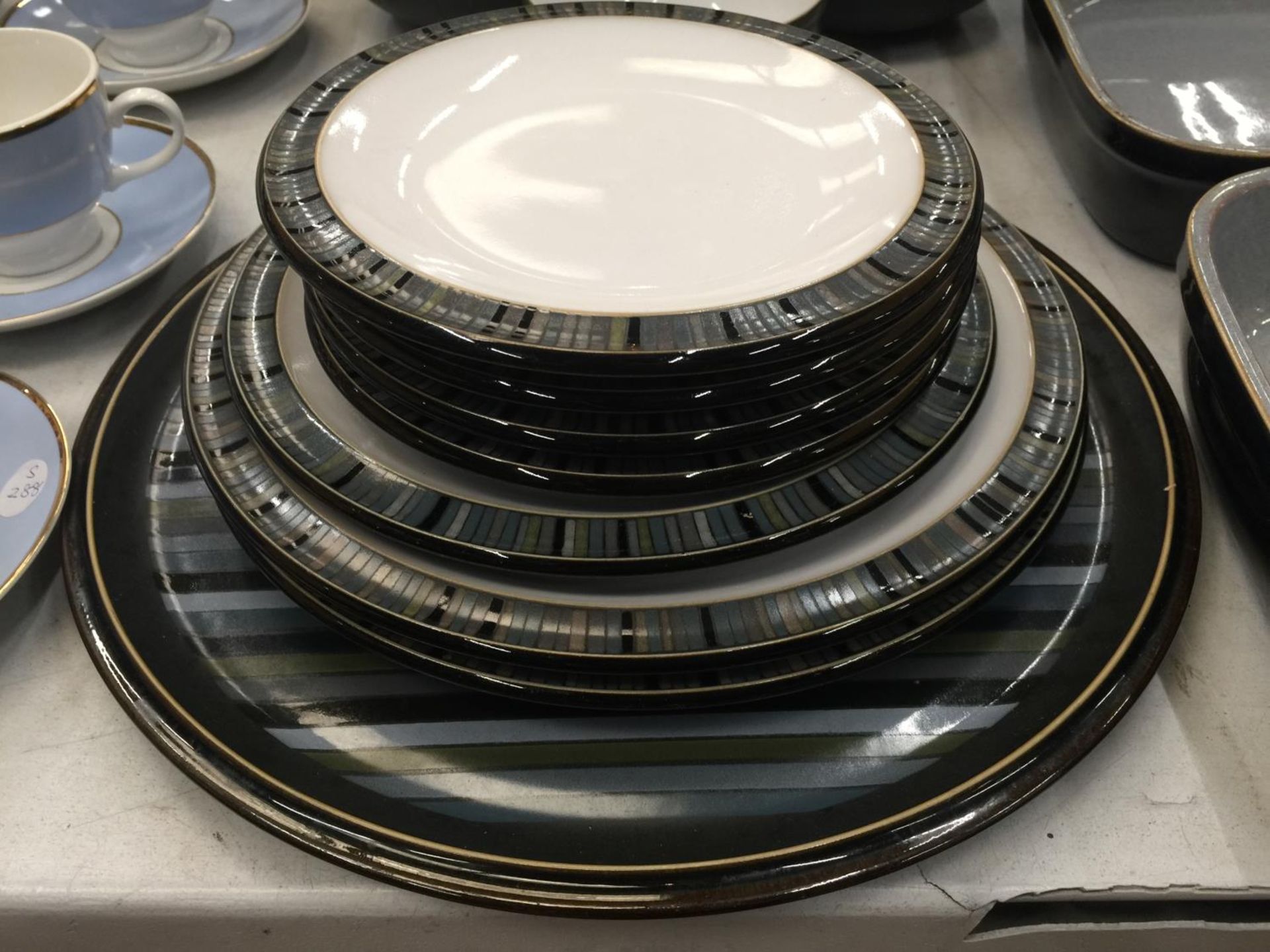 A LARGE QUANTITY OF DENBY 'JET STRIPES' DINNER WARE TO INCLUDE VARIOUS SIZES OF PLATES, BOWLS, - Image 2 of 5