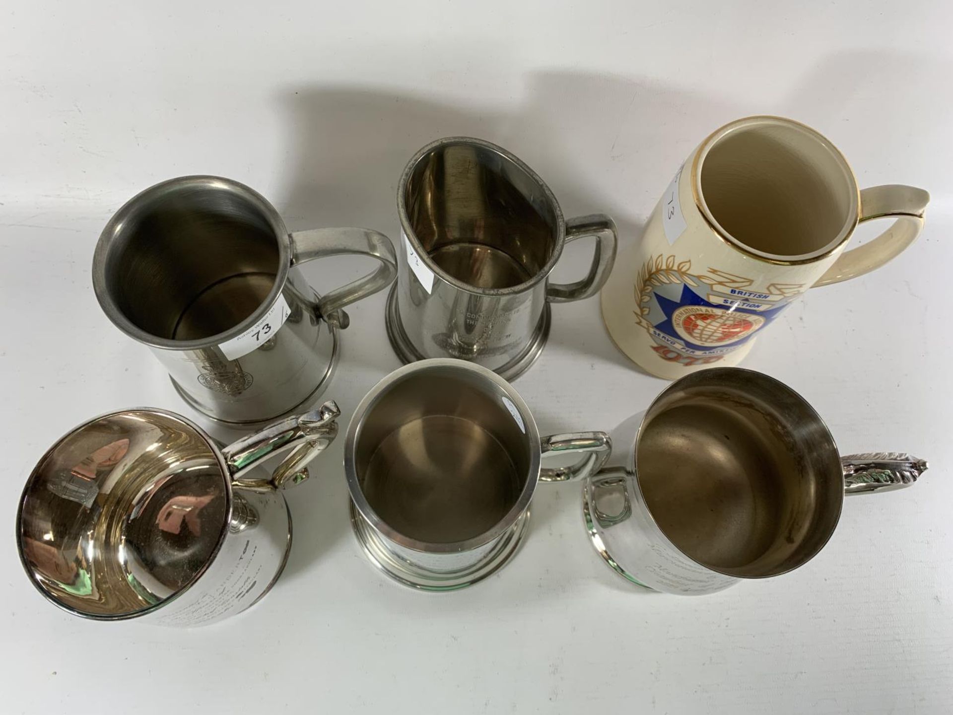 * A COLLECTION OF SIX PRESENTATION MUGS TO INCLUDE SILVER PLATED, THREE PEWTER AND CERAMIC EXAMPLES - Image 2 of 4