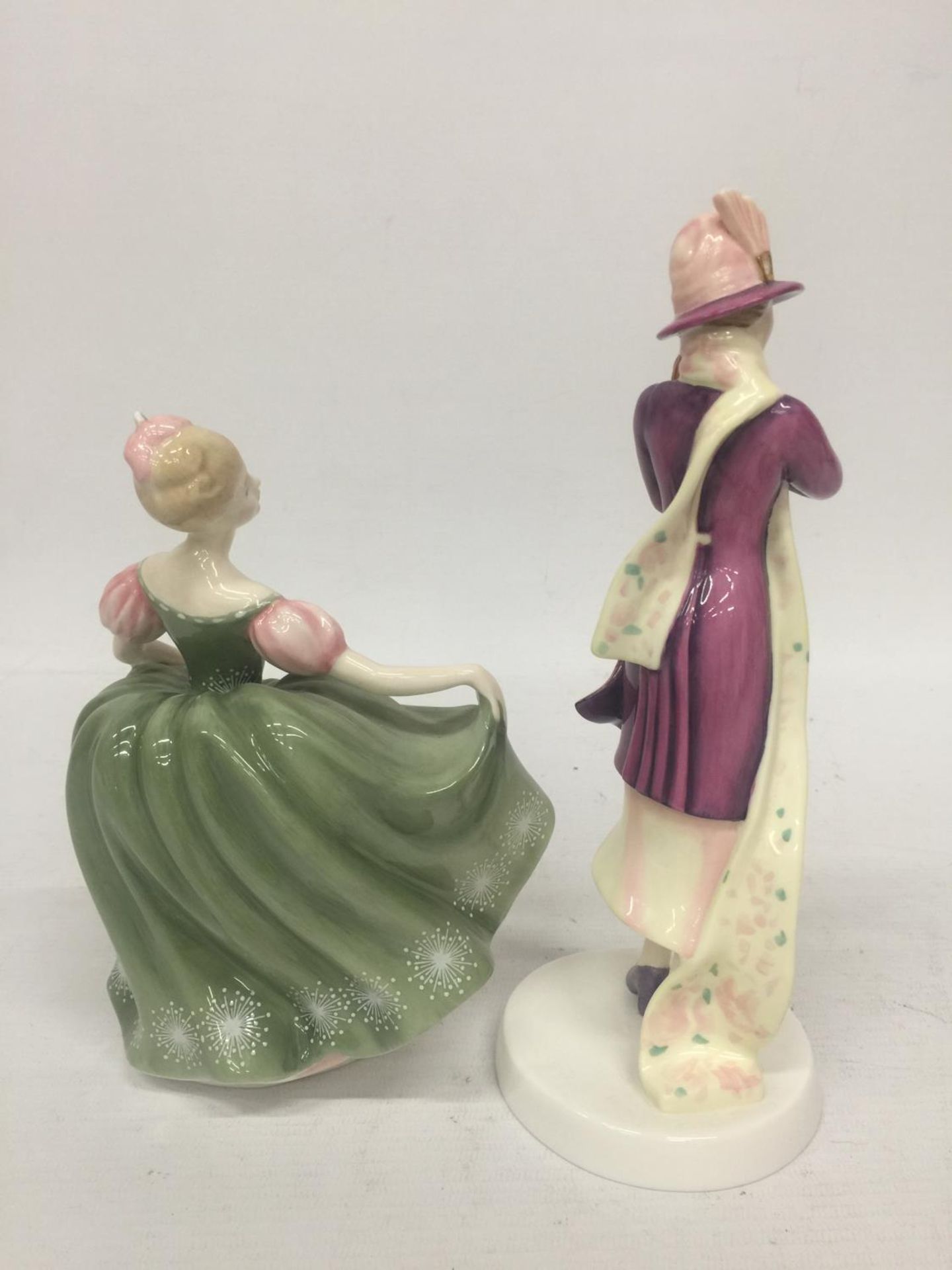 TWO ROYAL DOULTON FIGURINES "PHILLIPA" FROM THE PRETTY LADIES COLLECTION (22.5 CM) AND MICHELLE HN - Image 3 of 5