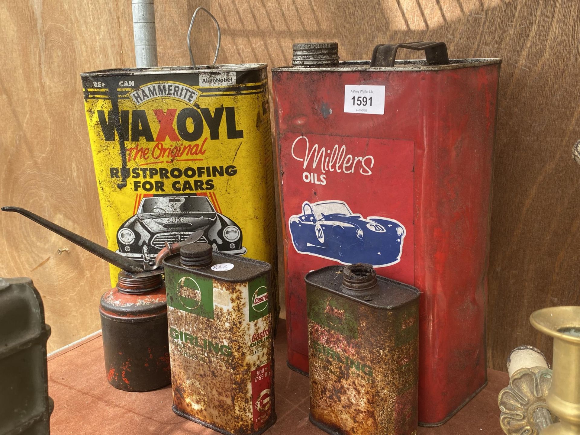 AN ASSORTMENT OF VINTAGE OIL DRUMS AND CANS TO INCLUDE CASTROL AND MILLERS ETC