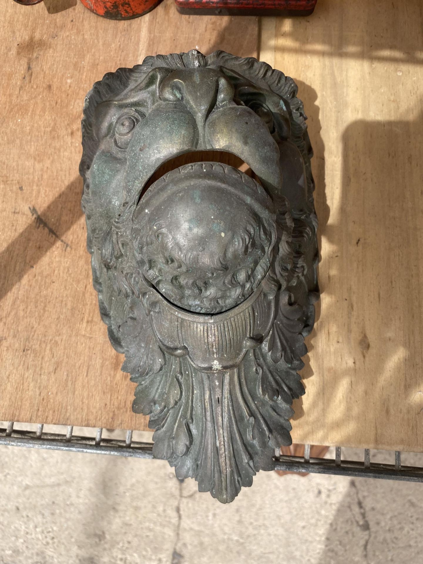 A VINTAGE BRASS LION HEAD MASK ITH OPENING MOUTH
