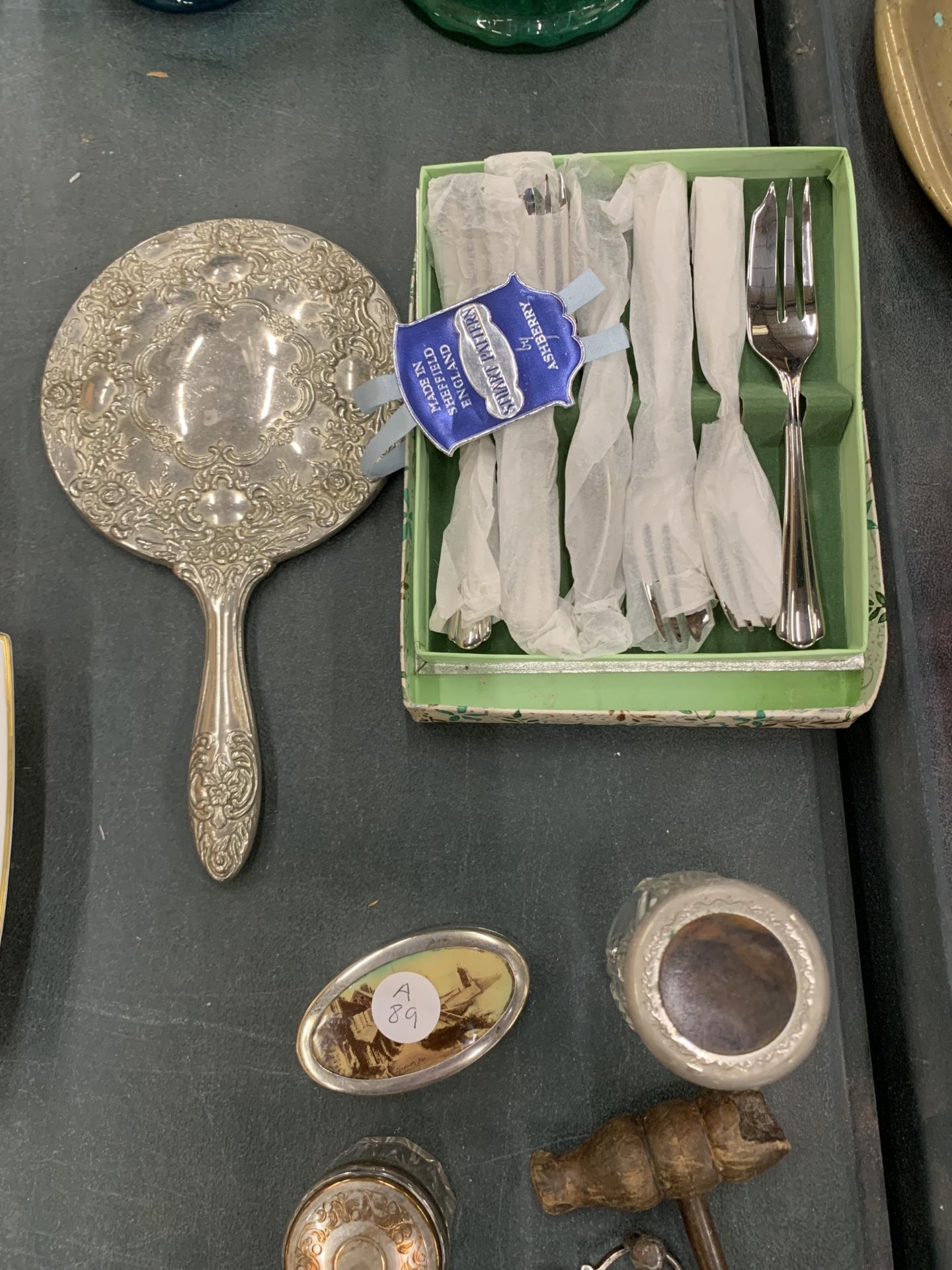 A MIXED GROUP OF VINTAGE FLATWARE, CORKSCREW, SILVER PLATED MIRROR ETC - Image 2 of 4