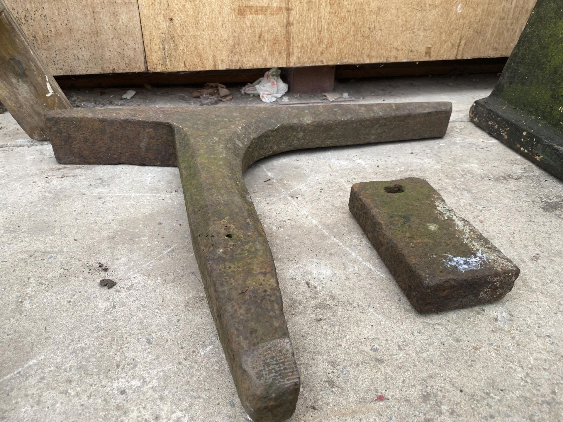 TWO VINTAGE CAST IRON FORGING TOOLS - Image 3 of 3