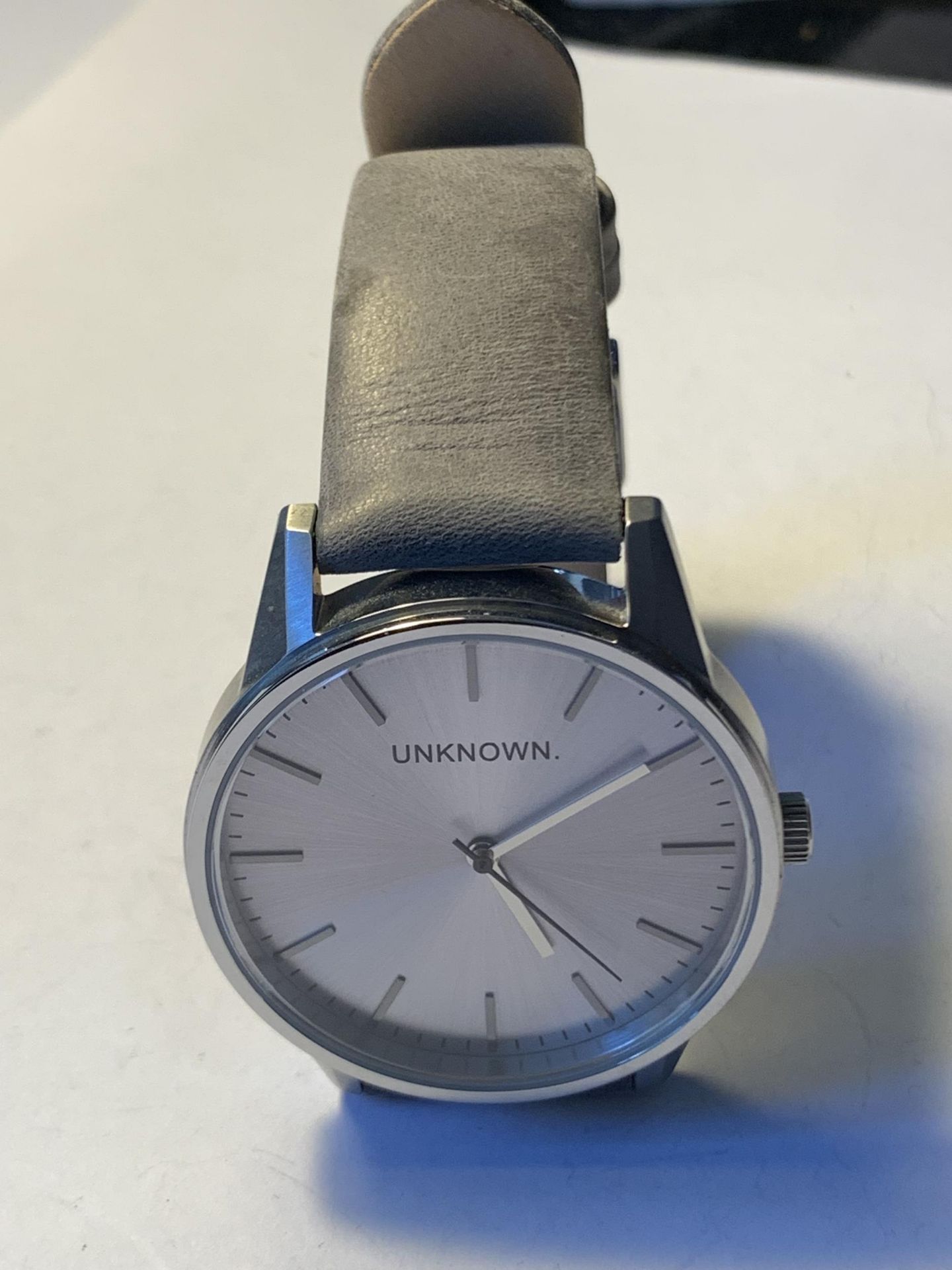 AN UNKNOWN WRISTWATCH SEEN WORKING BUT NO WARRANTY