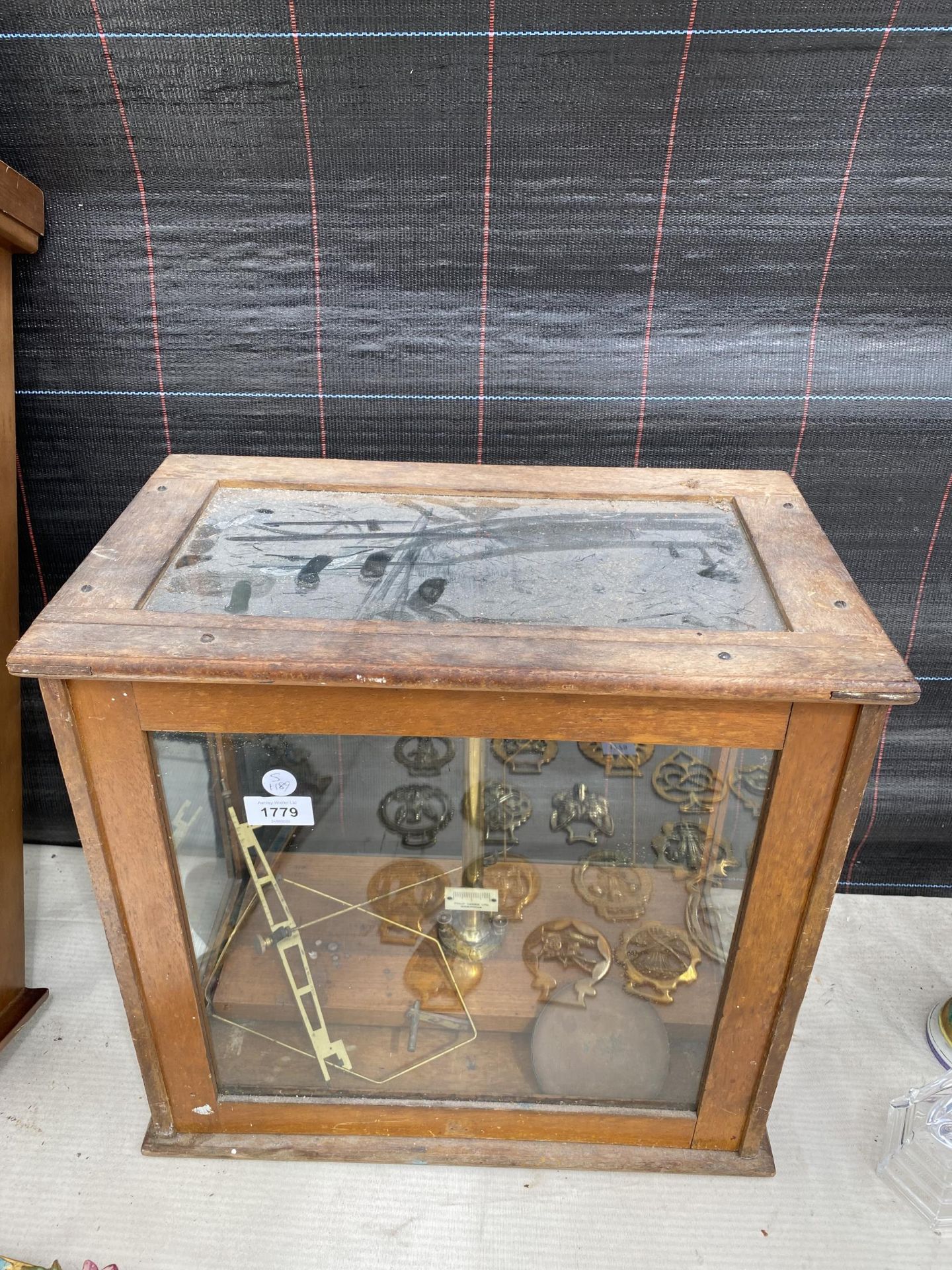 A CASED SET OF PHILLIP HARRIS LTD, BIRMINGHAM WEIGHING SCALES