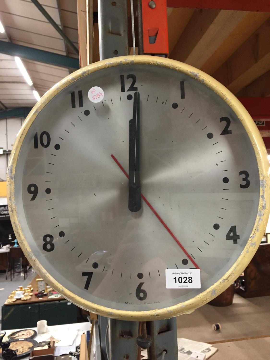 A VINTAGE ELECTRIC METAL WALL CLOCK