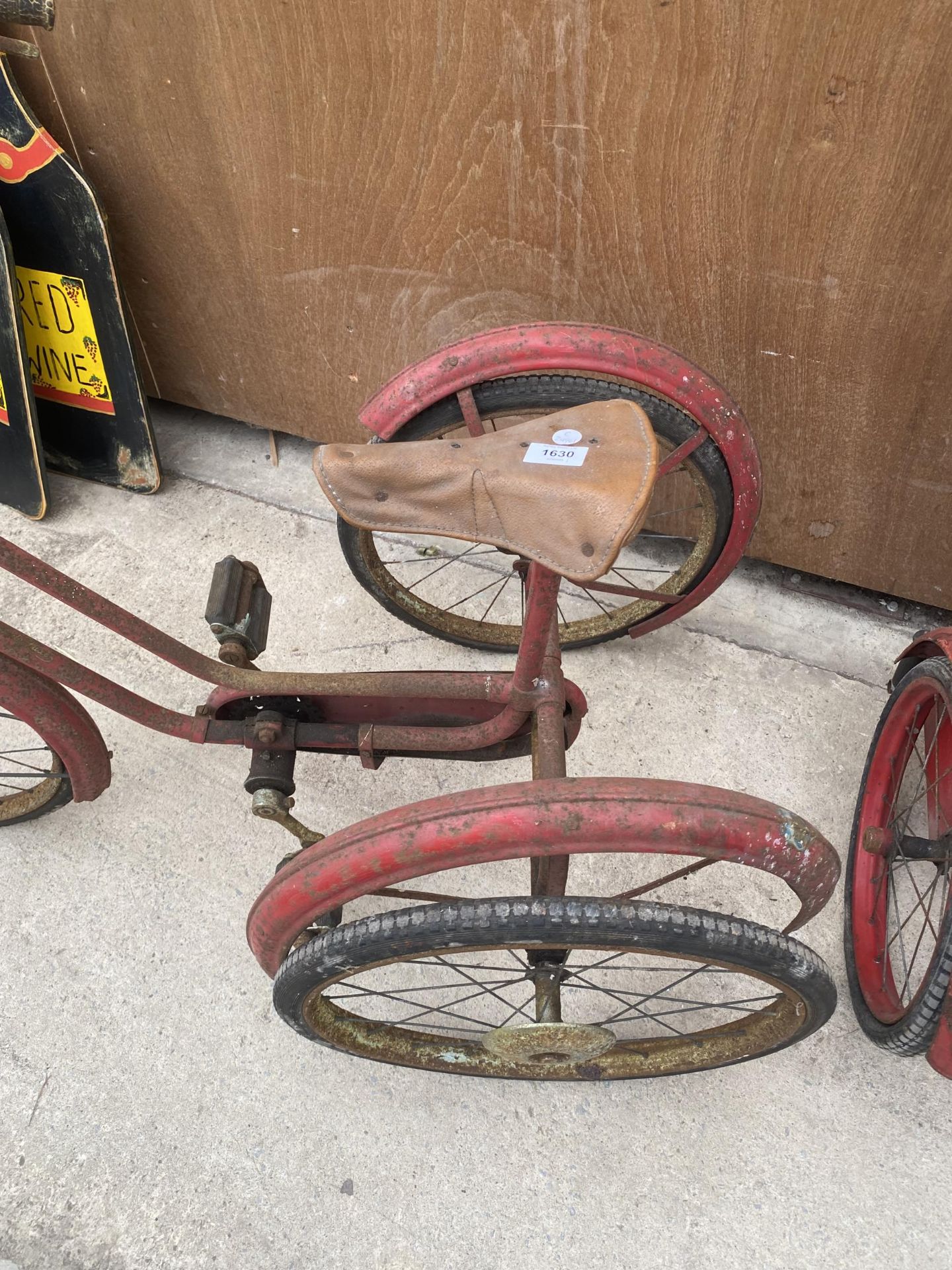 A VINTAGE 1950'S TRICYCLE - Image 2 of 4