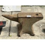 A SMALL VINTAGE CAST IRON BLACKSMITHS ANVIL (H:22CM L:40CM)