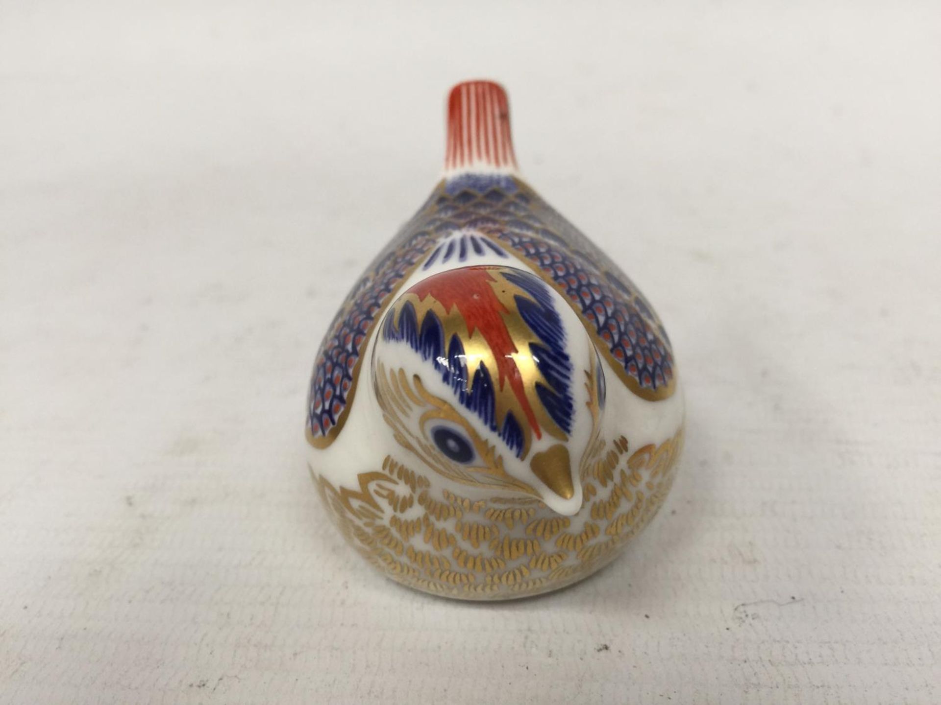 A ROYAL CROWN DERBY FIRECREST BIRD WITH GOLD STOPPER - Image 2 of 4