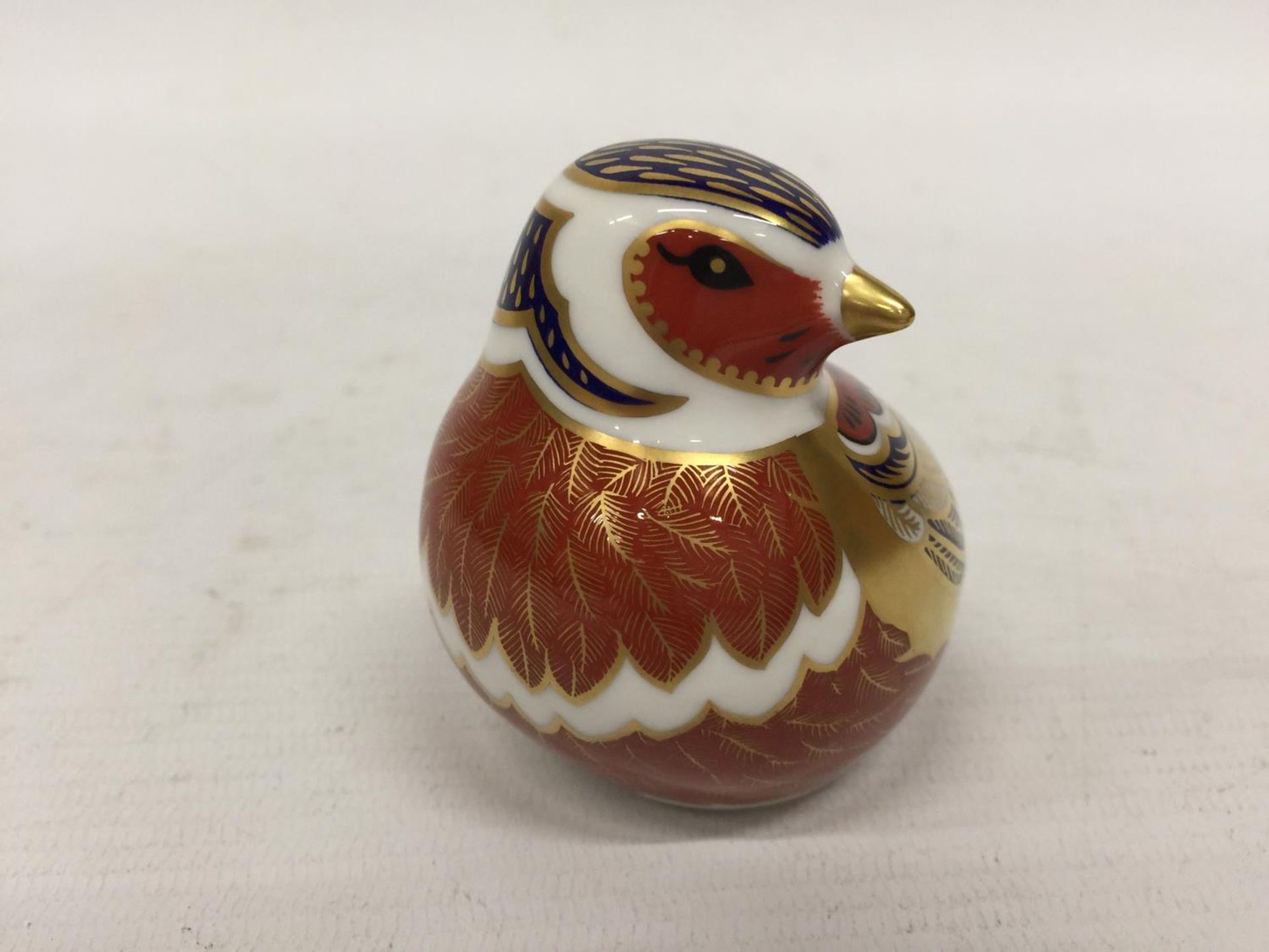 A ROYAL CROWN DERBY CHAFFINCH, GOLD STOPPER - Image 2 of 4