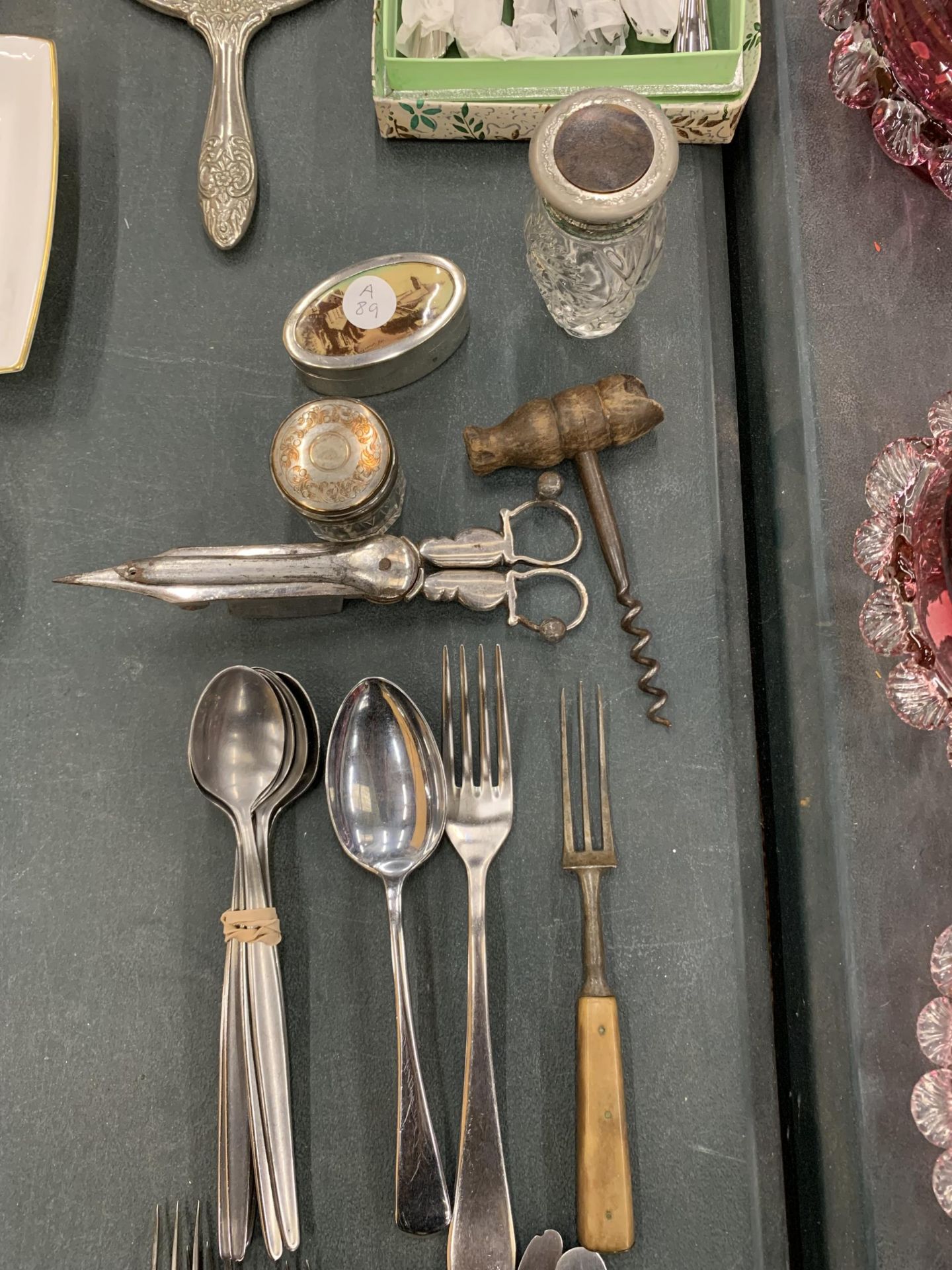 A MIXED GROUP OF VINTAGE FLATWARE, CORKSCREW, SILVER PLATED MIRROR ETC - Image 3 of 4
