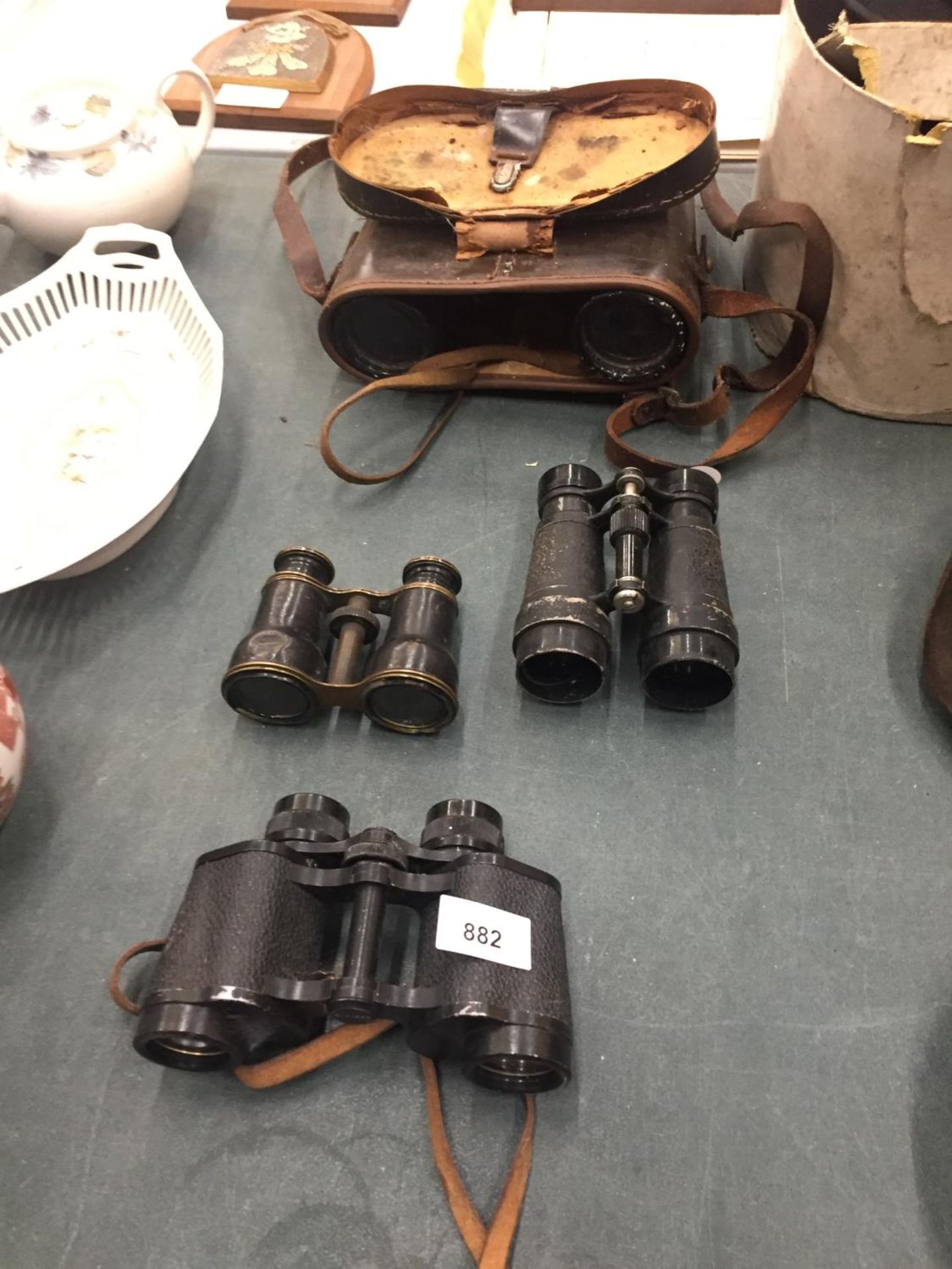 FOUR VINTAGE PAIRS OF BINOCULARS TO INCLUDE CARL ZEISS