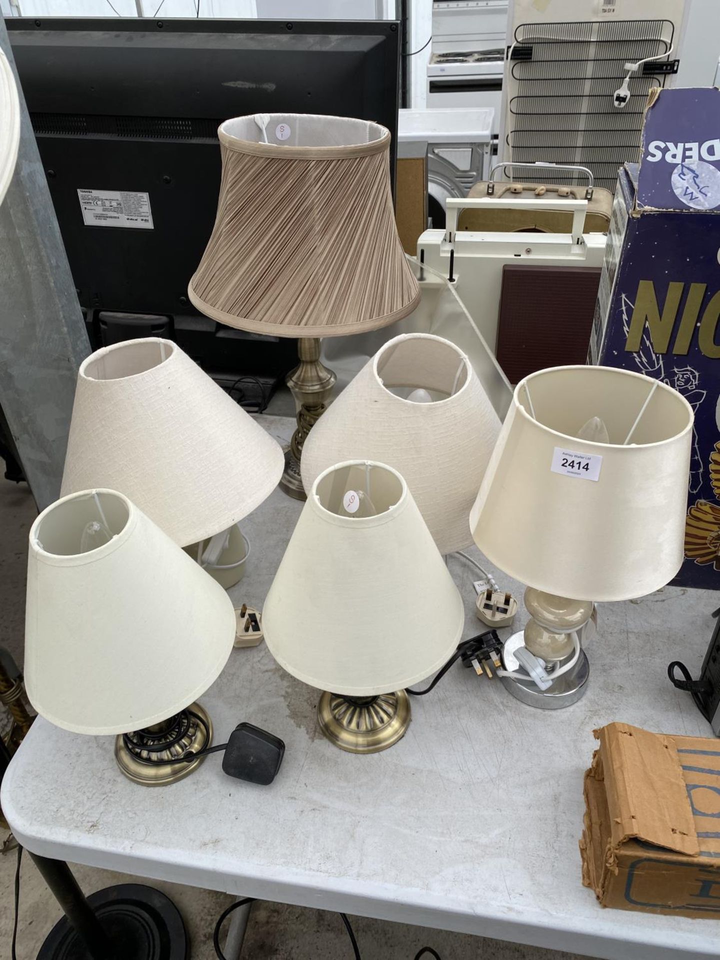 AN ASSORTMENT OF TABLE LAMPS