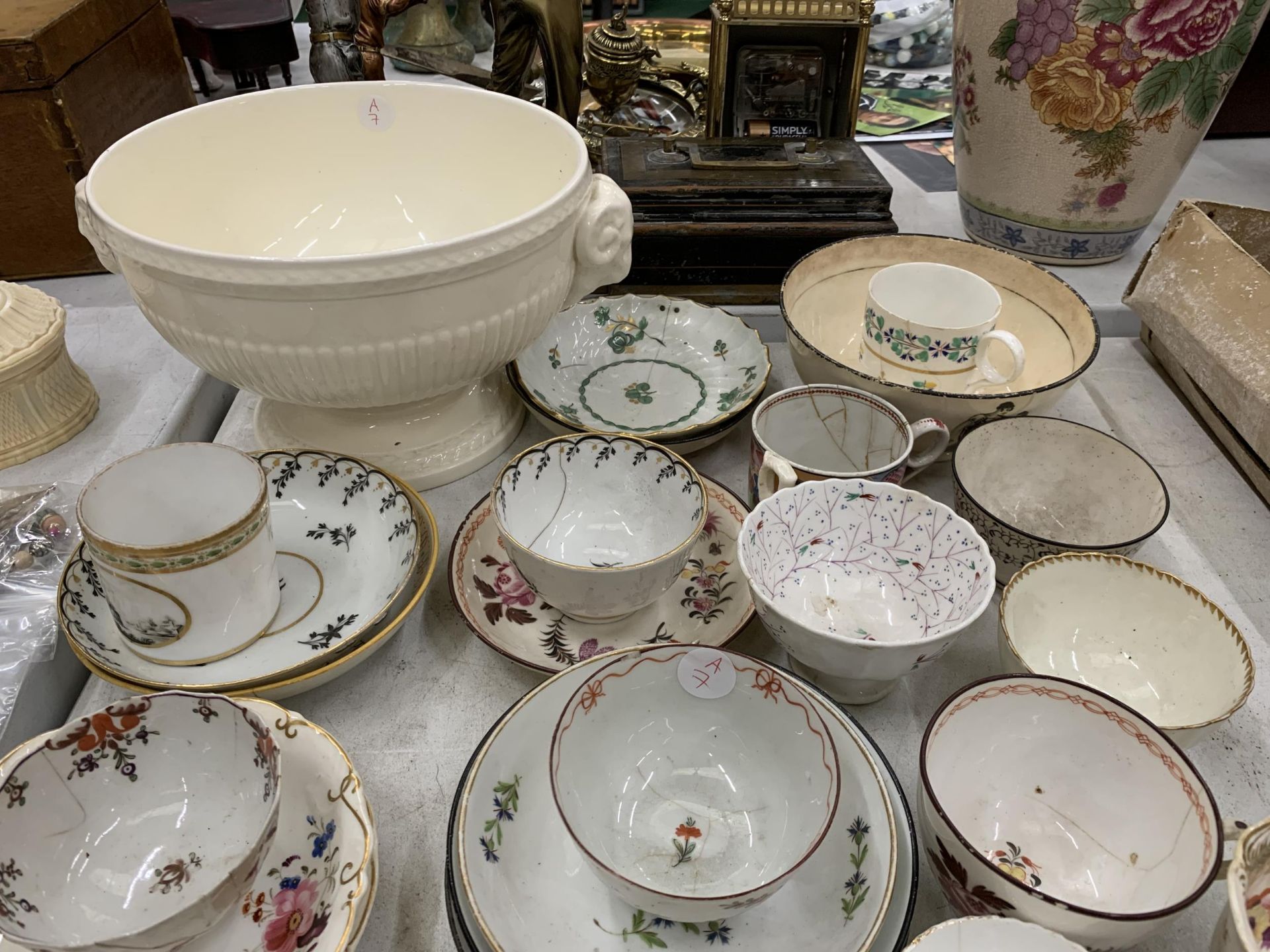 A LARGE COLLECTION OF 19TH CENTURY PORCELAIN, TEA BOWLS, SAUCERS, WEDGWOOD CREAMWARE BOWL ETC - Image 2 of 6