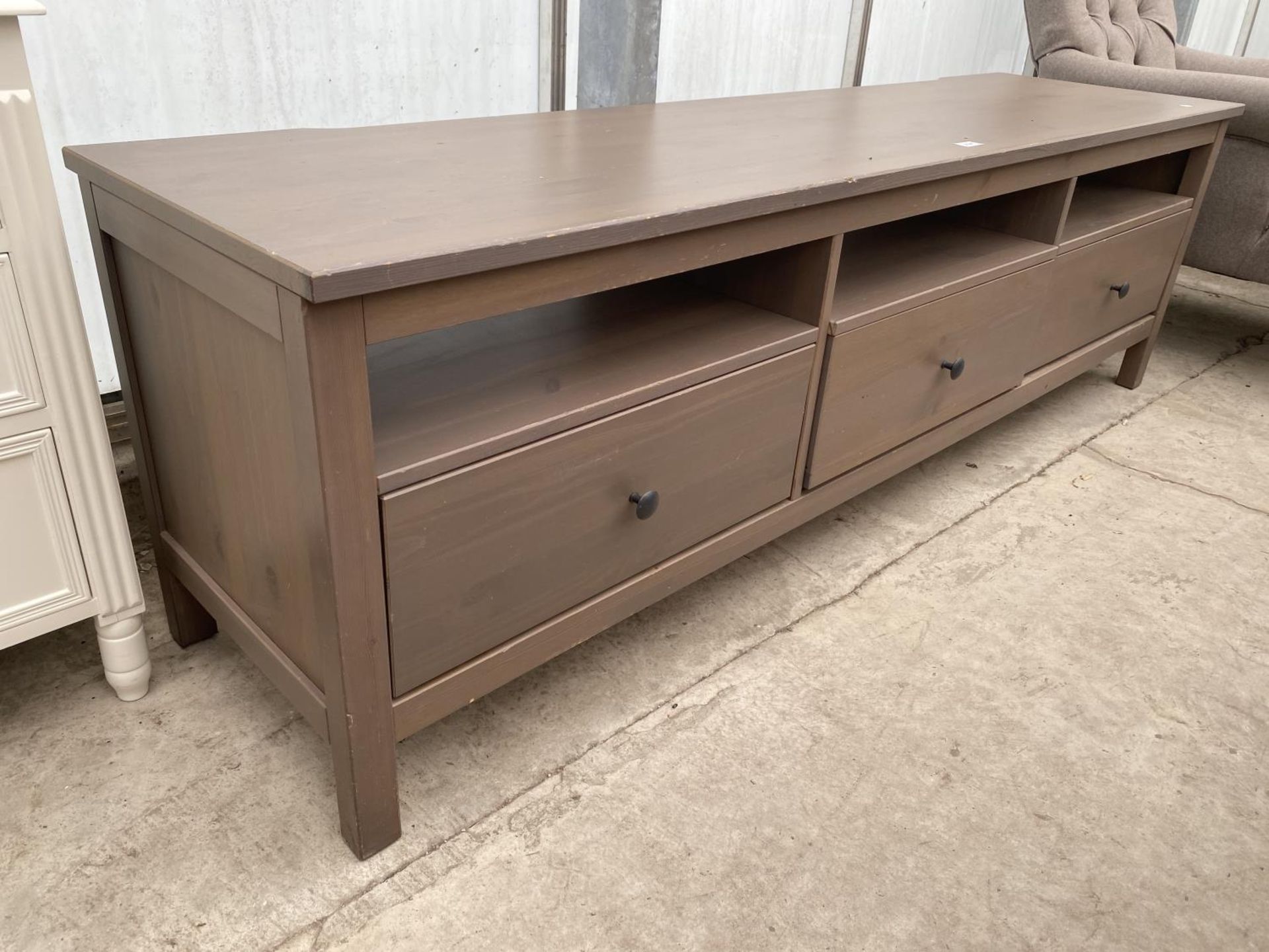 AN ENTERTAINMENT UNIT, 72" WIDE - Image 2 of 2