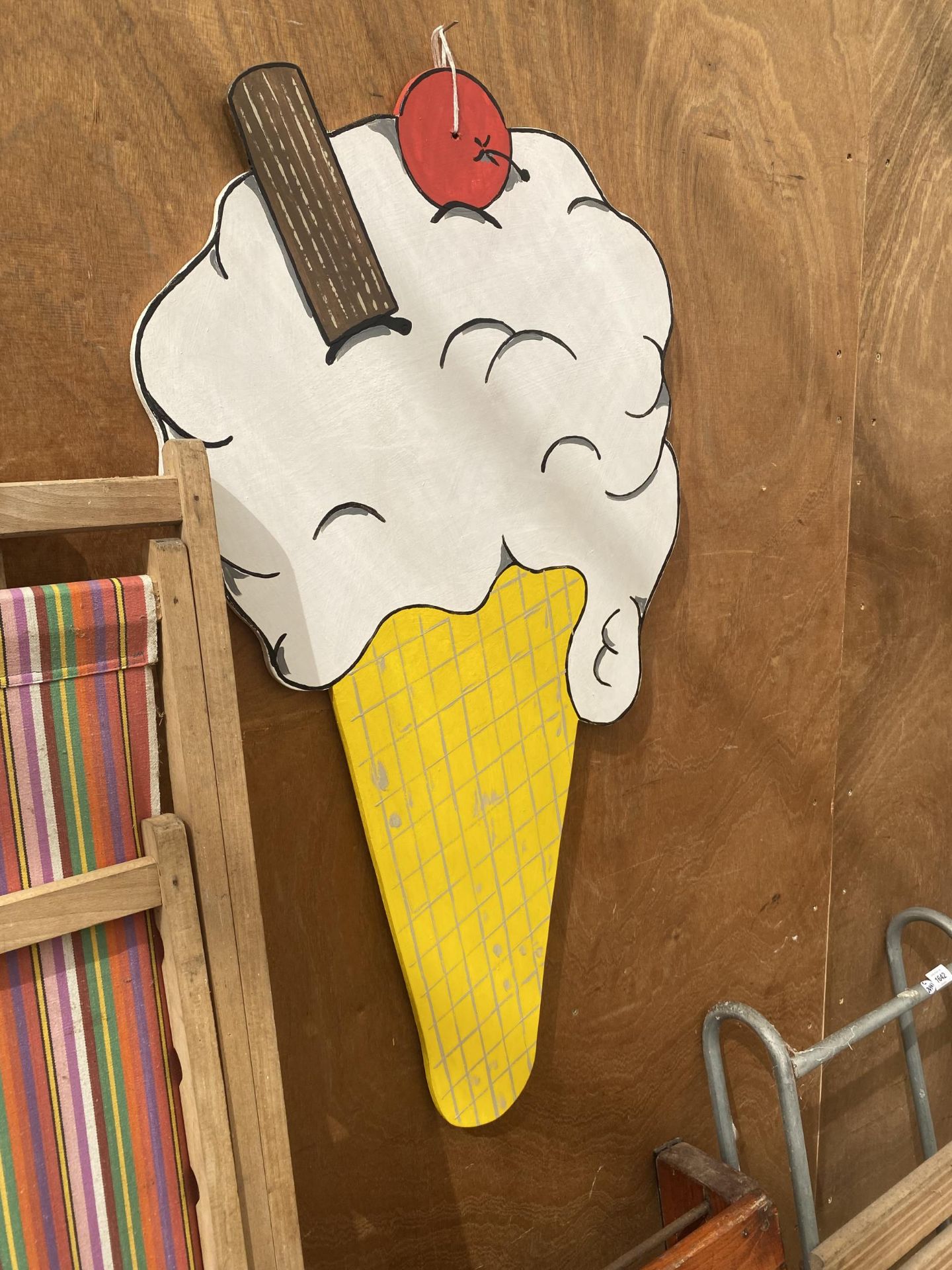 A PAINTED WOODEN ICE CREAM SHOP DISPLAY SIGN - Image 4 of 4