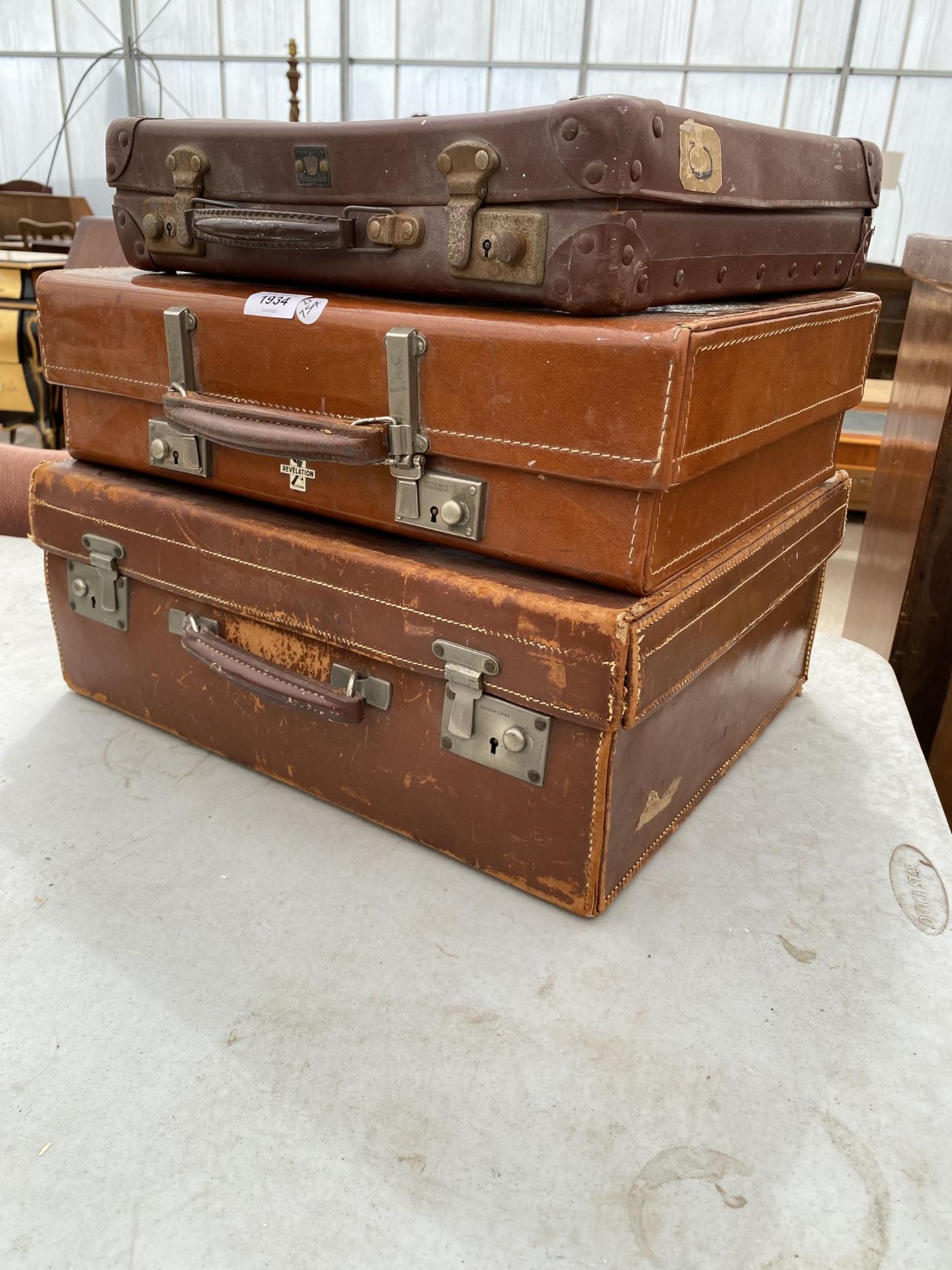 THREE VINTAGE SUITCASES INCLUDING REVELATION EXAMPLE - Image 3 of 4