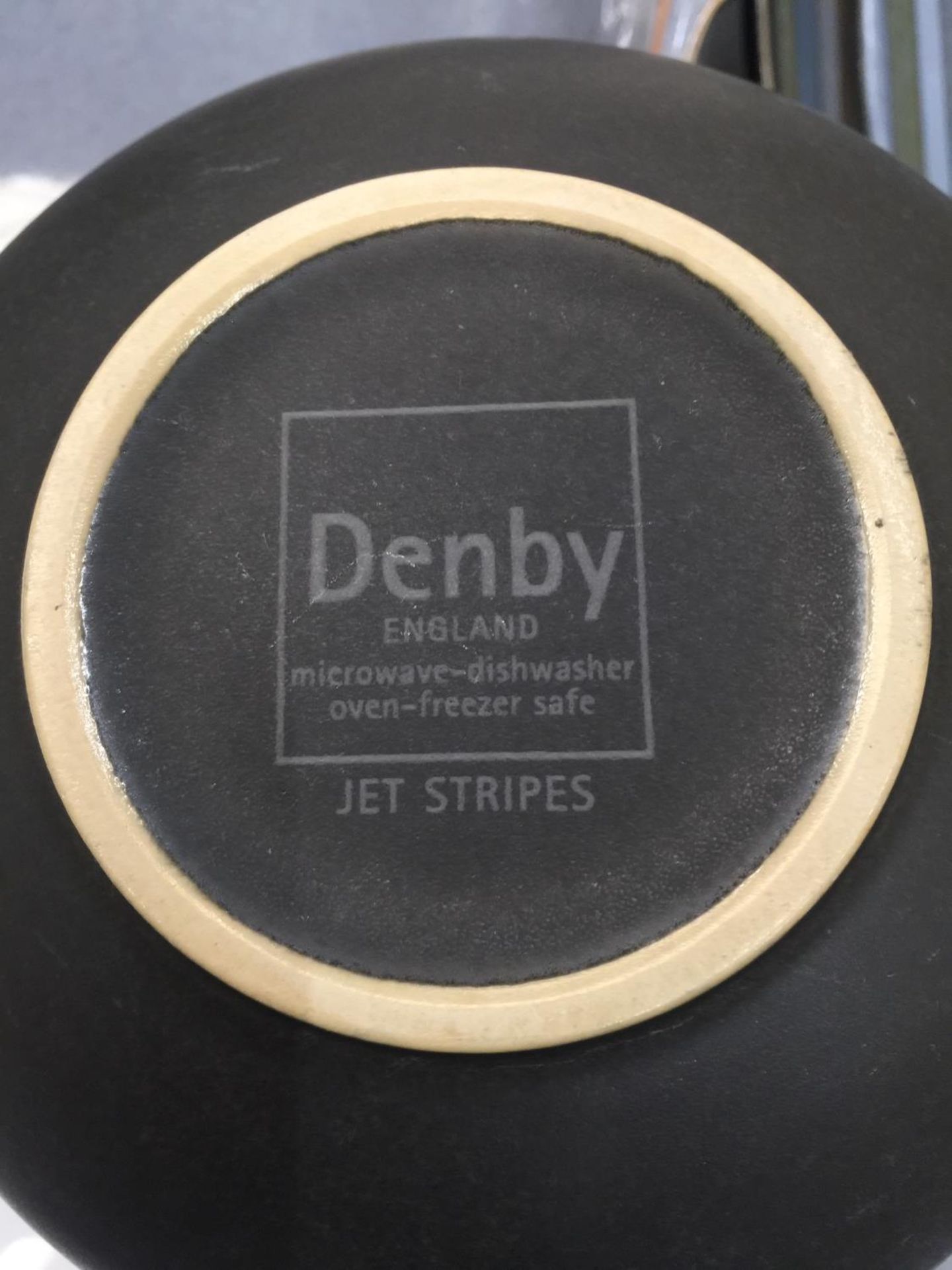A LARGE QUANTITY OF DENBY 'JET STRIPES' DINNER WARE TO INCLUDE VARIOUS SIZES OF PLATES, BOWLS, - Image 5 of 5