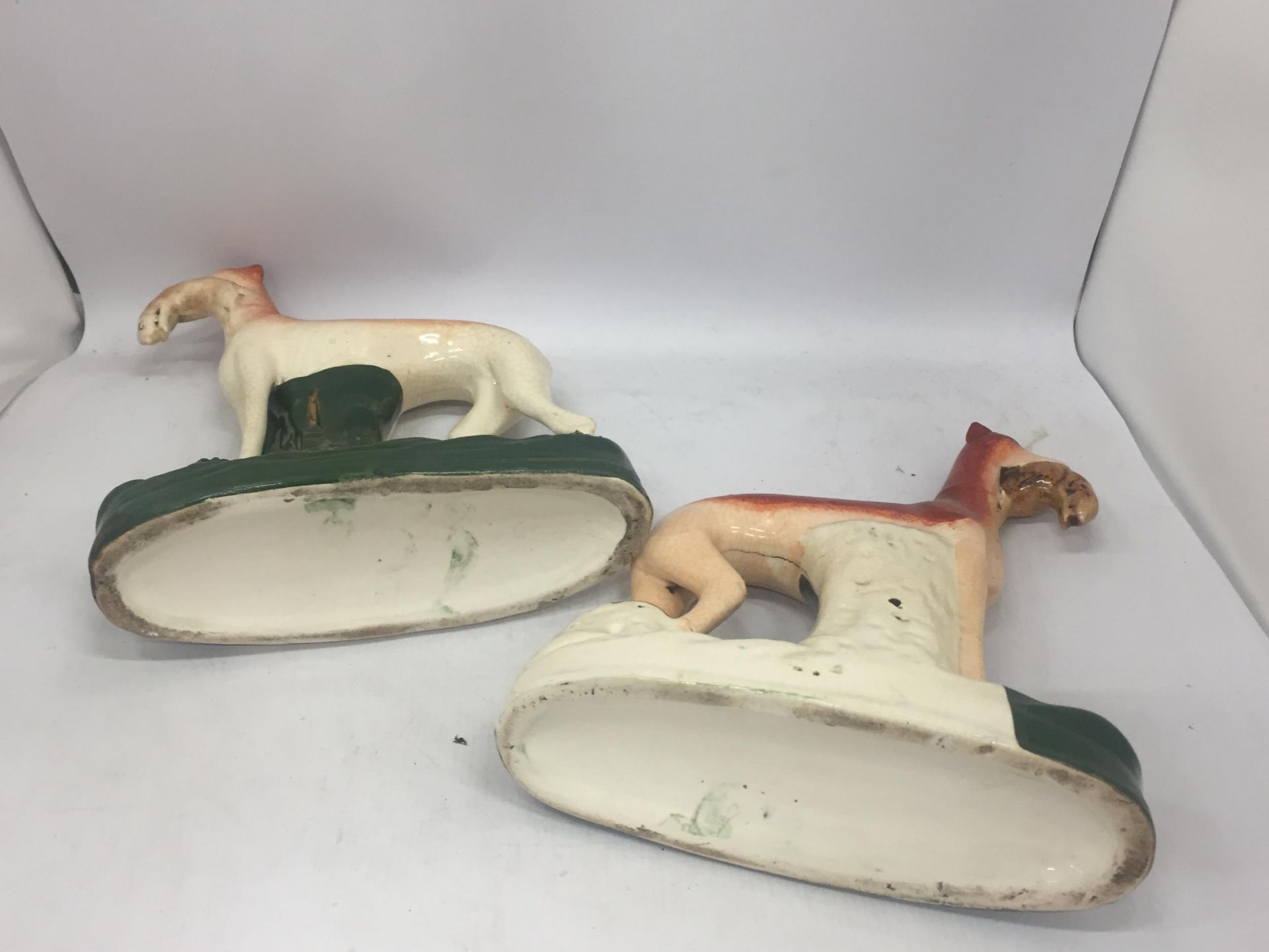 A PAIR OF STAFFORDSHIRE HUNTING DOGS, HEIGHT 28CM - Image 3 of 4