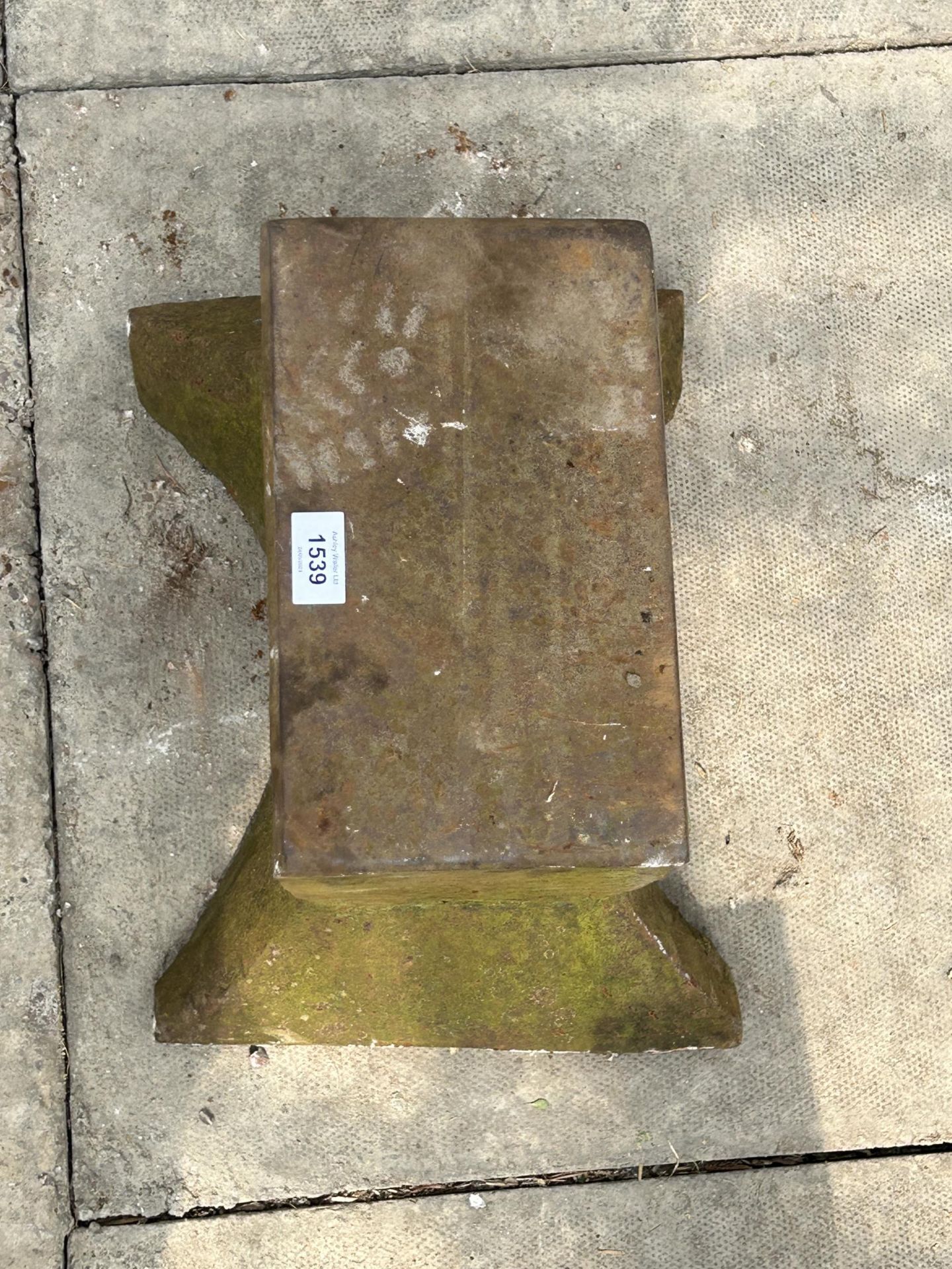 A VINTAGE CAST IRON SAWYERS BLACKSMITHS ANVIL (H:33CM L:39CM) - Image 3 of 4