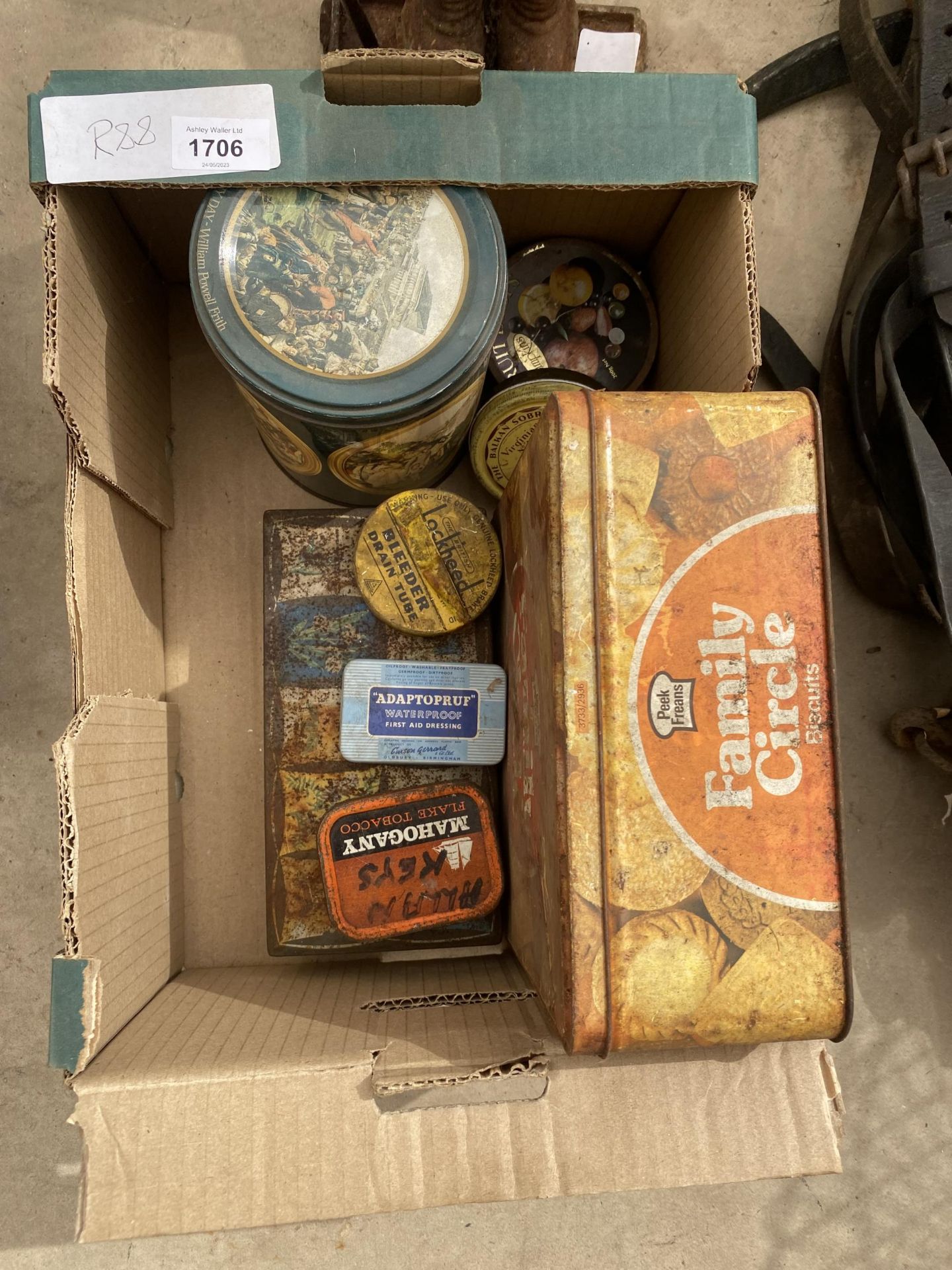 A BOX OF VINTAGE TINS AND CAST SUIT OF ARMOUR COMPANION STAND - Image 2 of 3