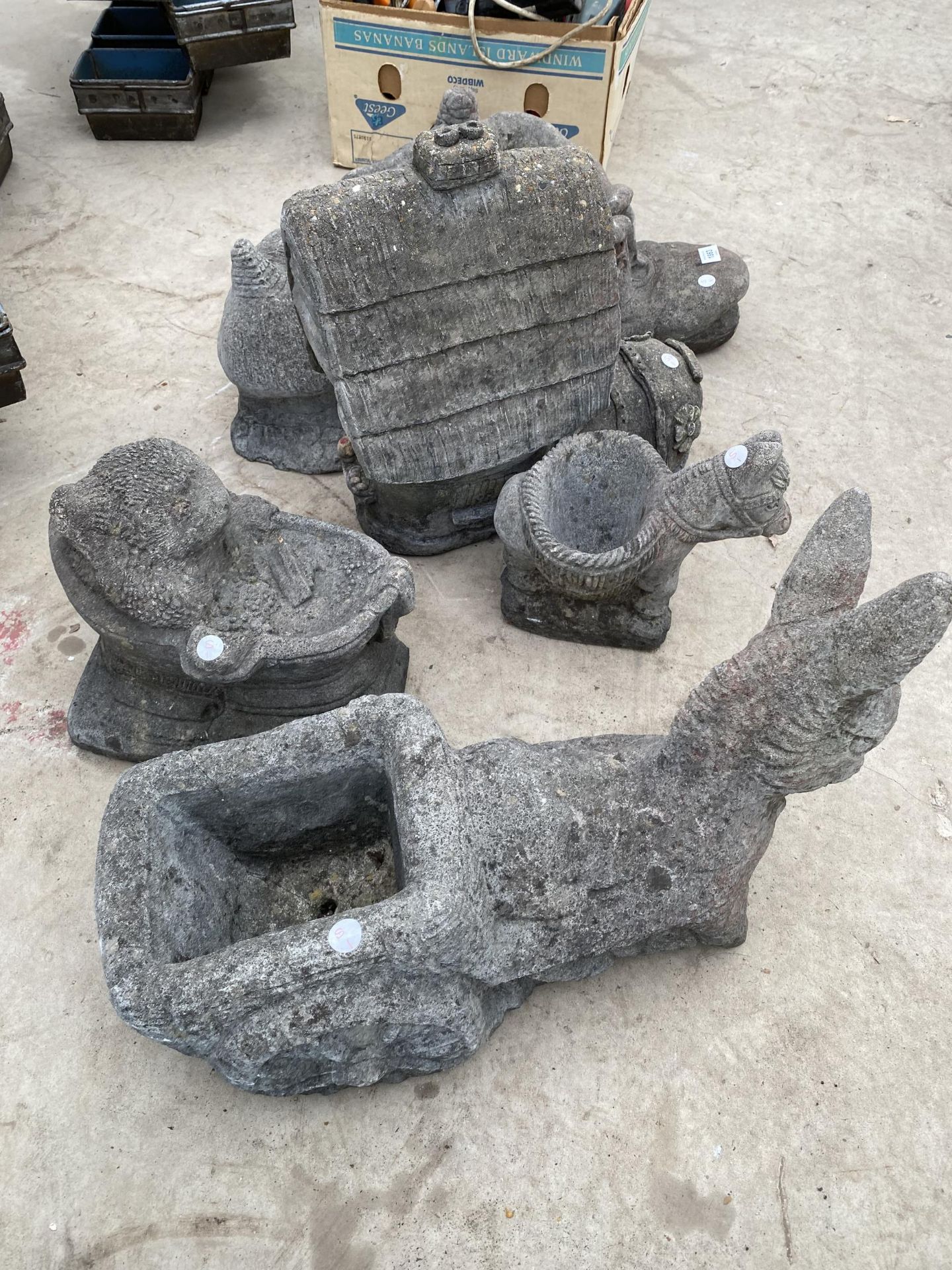 AN ASSORTMENT OF RECONSTITUTED STONE GARDEN ORNAMENTS TO INCLUDE BOOTS, COTTAGES AND PLANTERS ETC - Image 3 of 3