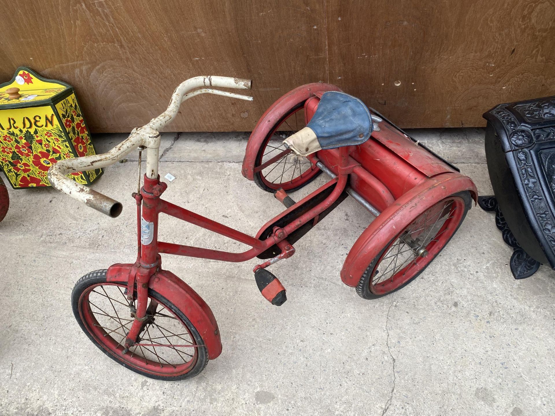 A VINTAGE 1950'S GRESHAM FLYER TRICYCLE