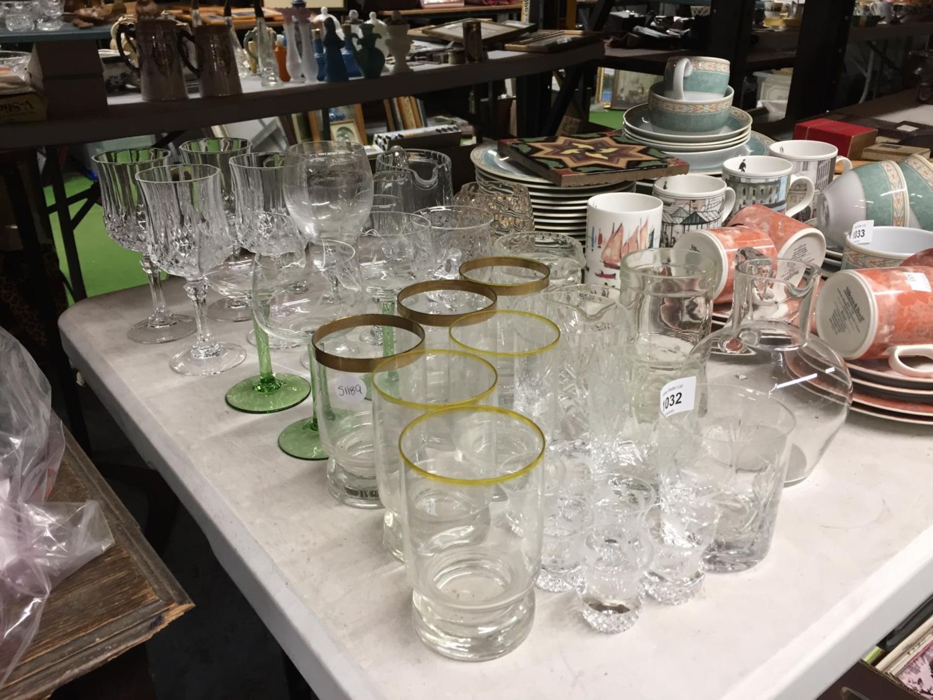 A QUANTITY OF GLASSWARE TO INCLUDE WINE GLASSES, TUMBLERS, SHOT GLASSES, ETC., - Image 4 of 4
