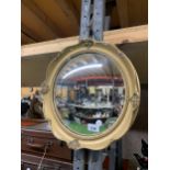 A VINTAGE GILT FRAMED CIRCULAR MIRROR