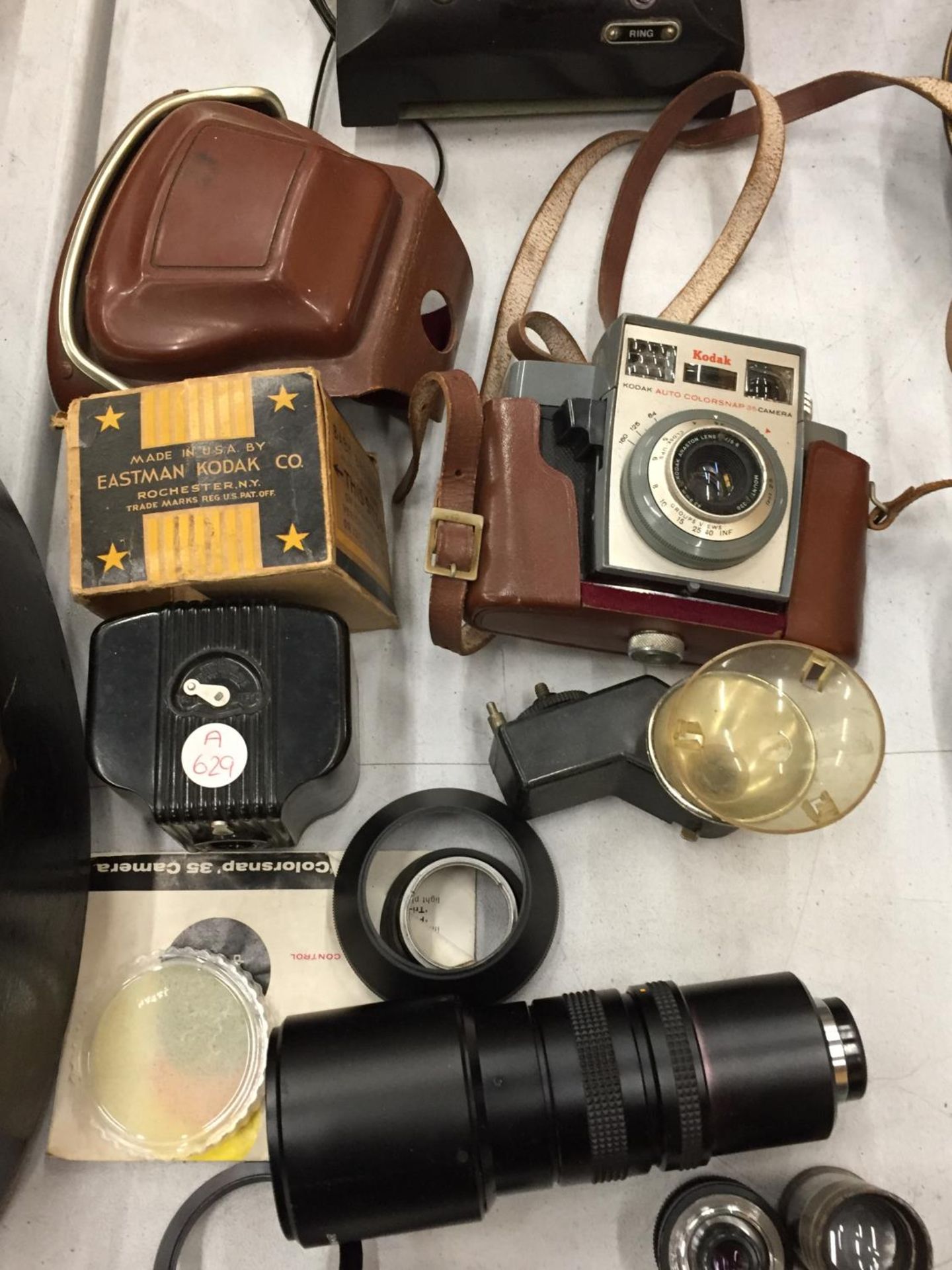 A VINTAGE EASTMAN KODAK CO (USA) CAMERA, A KODAK AUTO COLOR SNAP 35 CAMERA WITH CASE, CAMERA LENSES, - Image 3 of 3