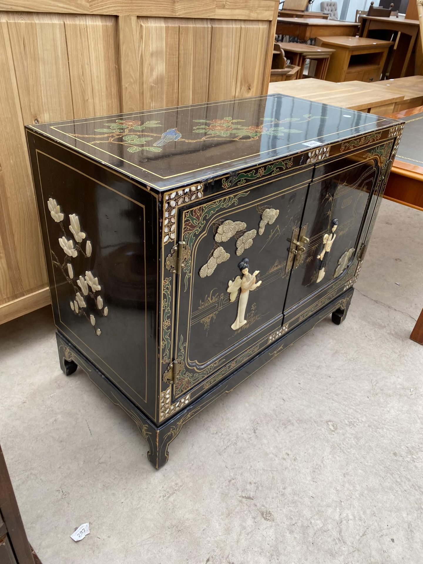 A MODERN TWO DOOR SIDE CABINET WITH APPLIED AND PAINTED CHINOISERIE DECORATION, 30" WIDE - Image 2 of 8