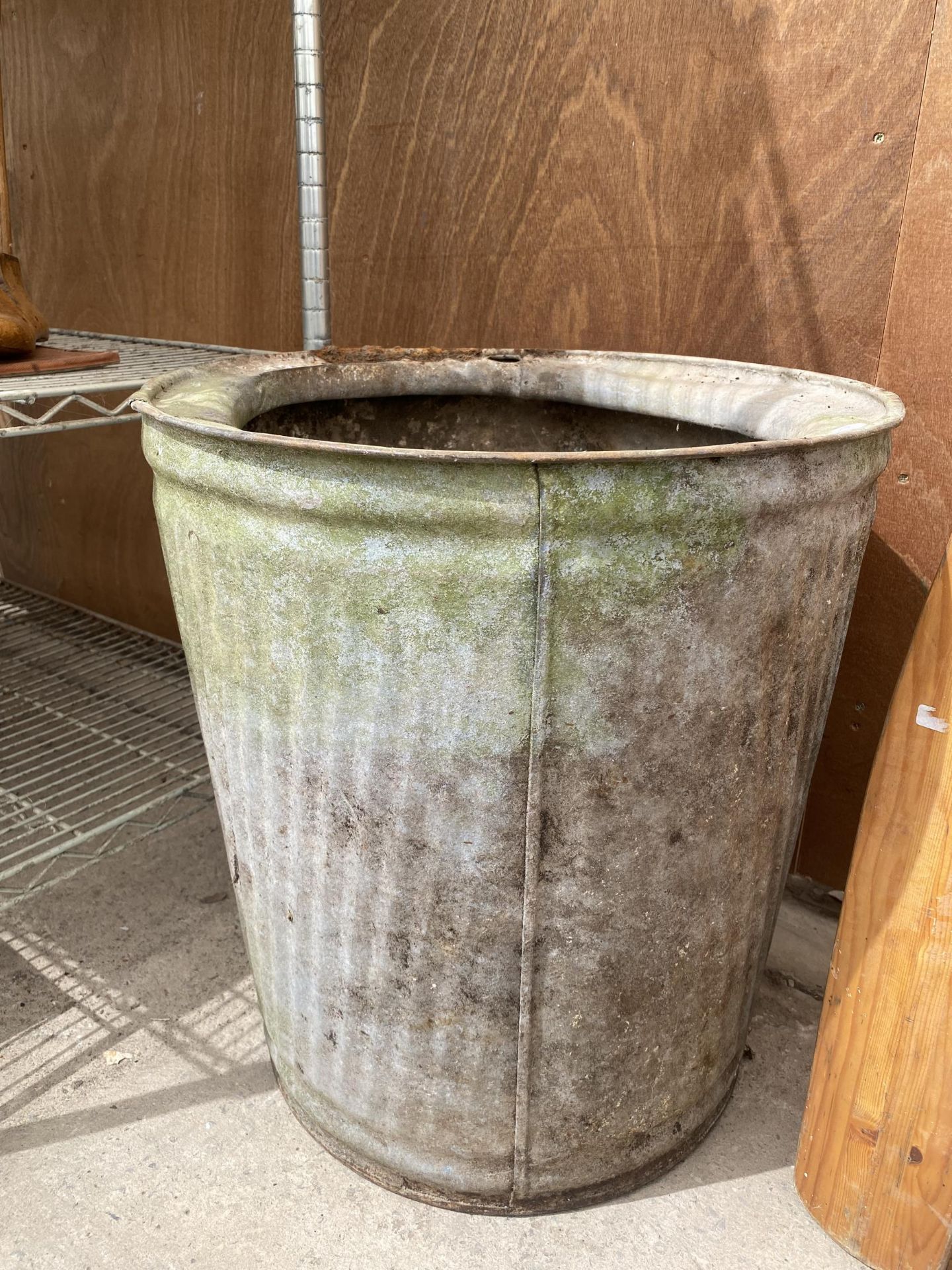 A VINTAGE GALVANISED DOLLY TUB AND TWO GALVANISED BUCKETS - Image 3 of 4