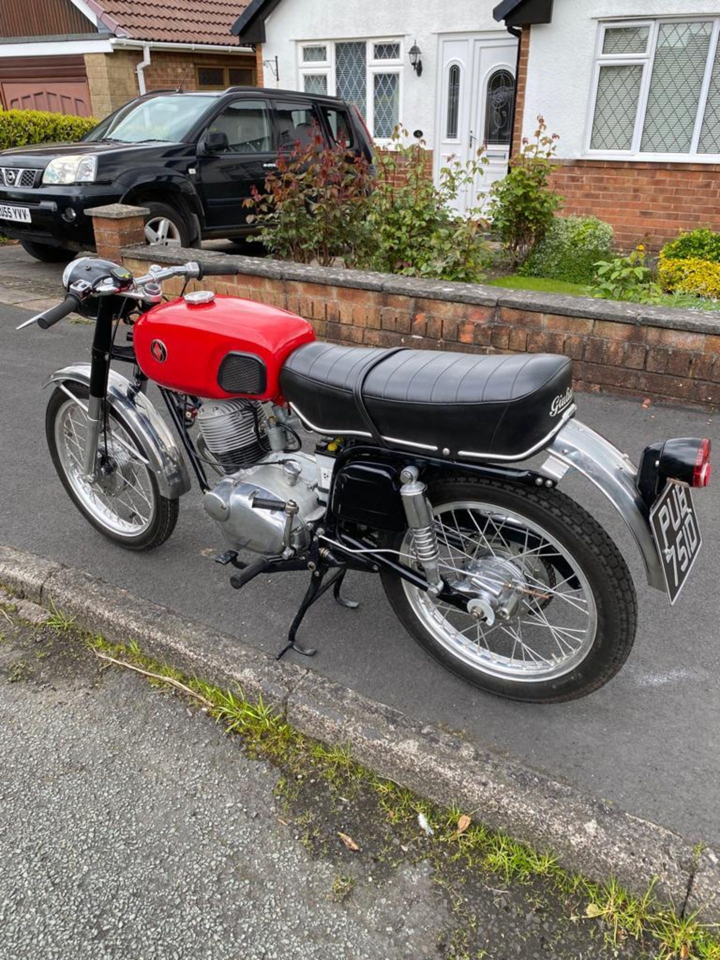A 1966 GILERA 124 SPORT MOTORCYCLE, OHV, 5 SPEED, MATCHING FACTORY NUMBERS, IMPORTED IN APPROX - Image 2 of 5
