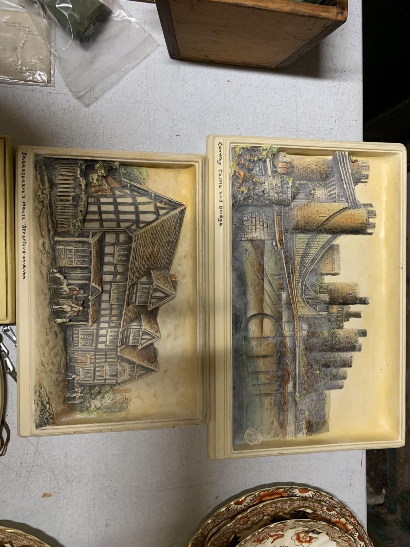 A COLLECTION OF WALL PLAQUES TO INCLUDE CONWAY CASTLE ETC - Image 2 of 3