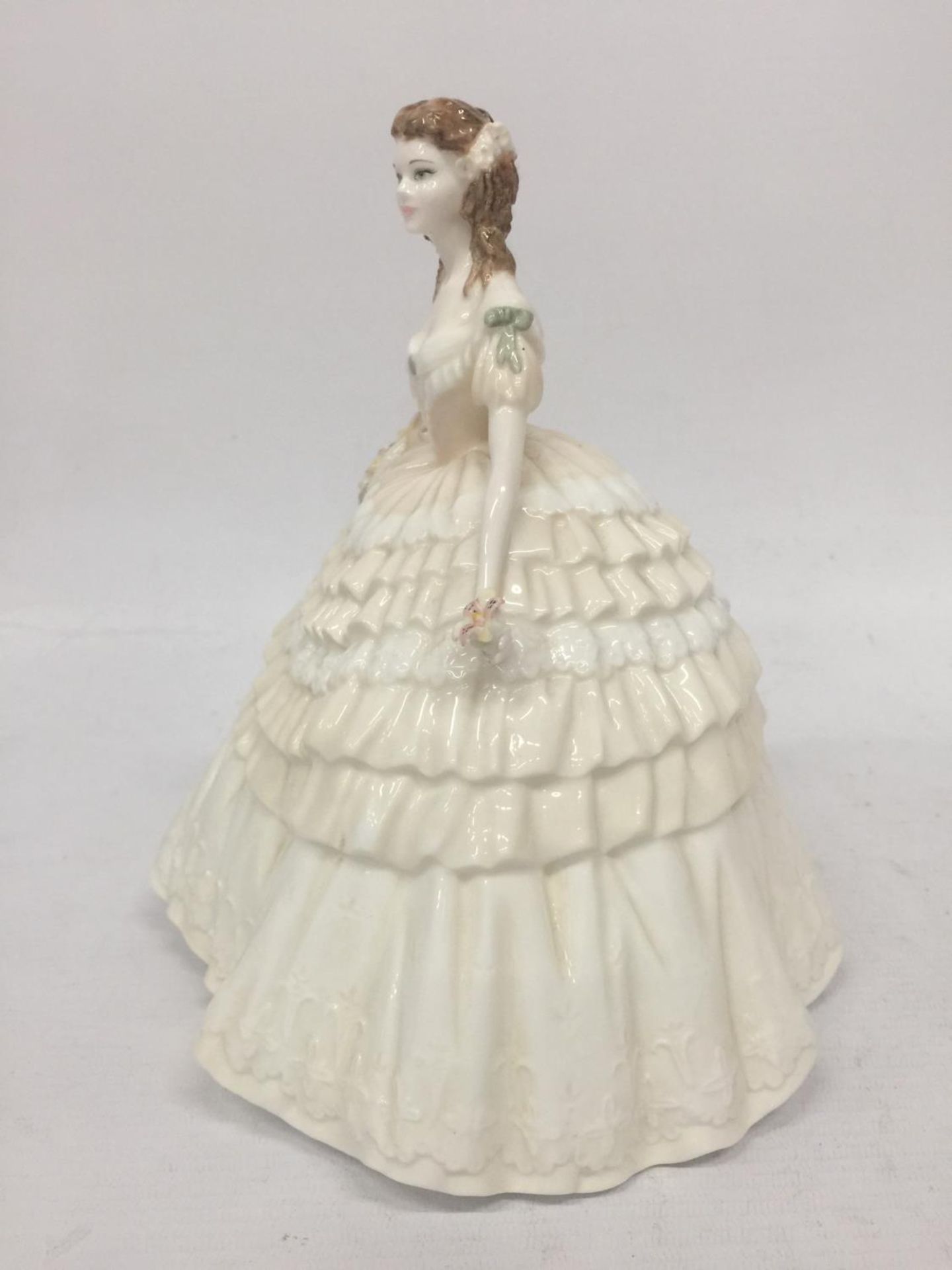 A STUNNING COALPORT FIGURINE FROM "THE FOUR FLOWERS COLLECTION" SCULPTED BY JACK GLYUNN AND BEING - Image 4 of 5