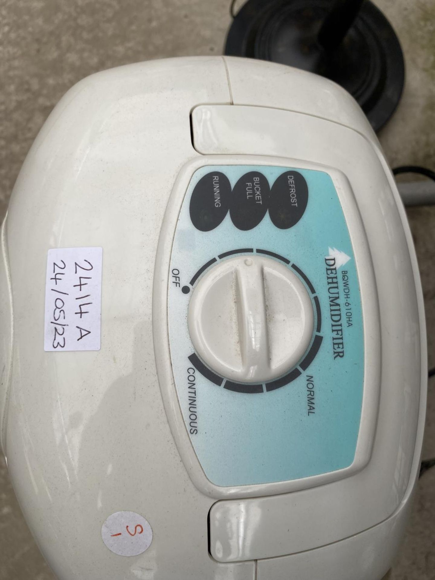 A DEHUMIDIFIER BELIEVED IN WORKING ORDER BUT NO WARRANTY GIVEN - Image 2 of 3