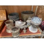 AN ASSORTMENT OF VINTAGE ITEMS TO INCLUDE A TEAPOT, PLANTERS AND A SUGAR SHAKER ETC