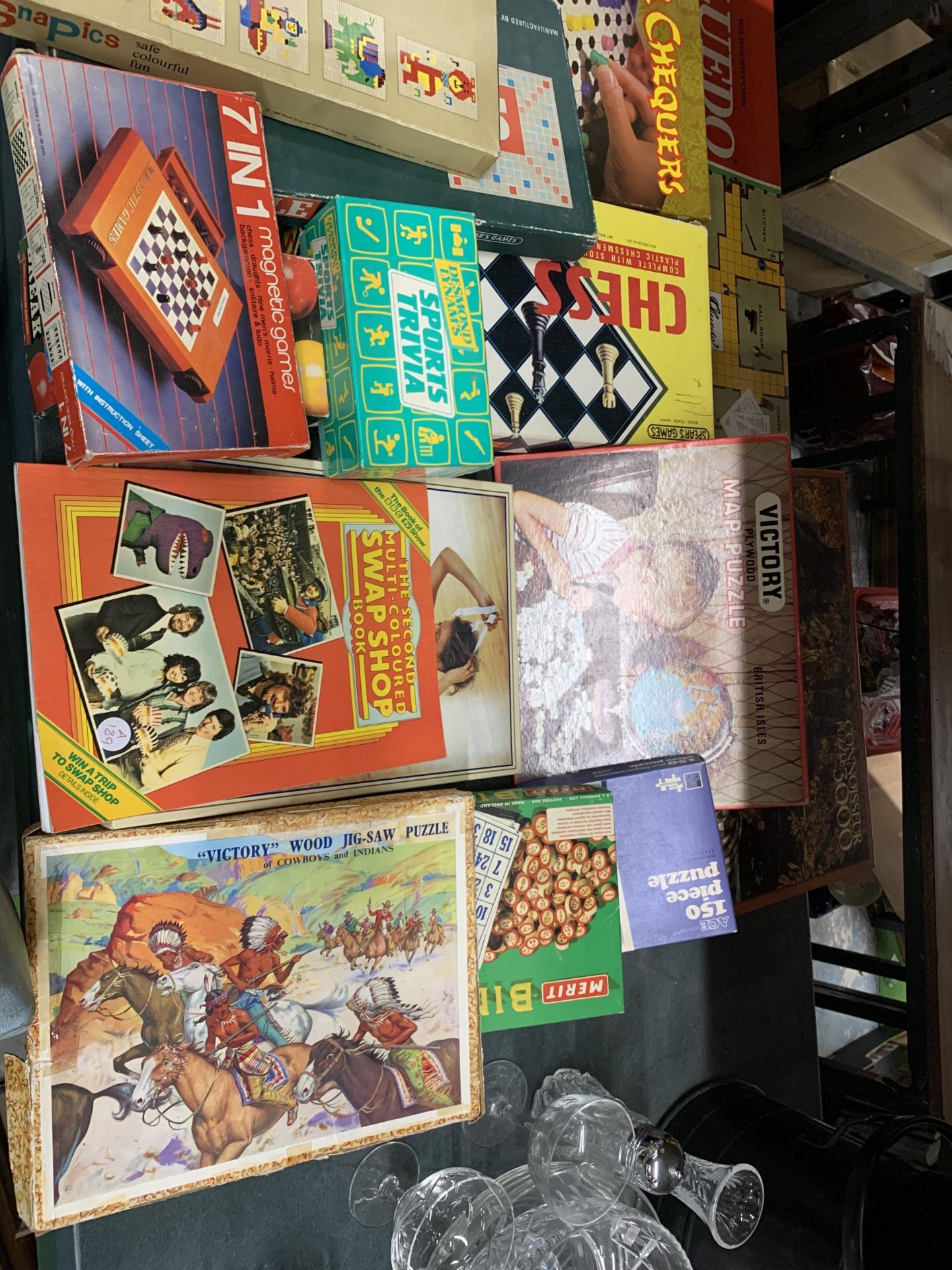 A MIXED GROUP OF BOXED PUZZLES AND FAMES, CHESS SET ETC - Image 3 of 4