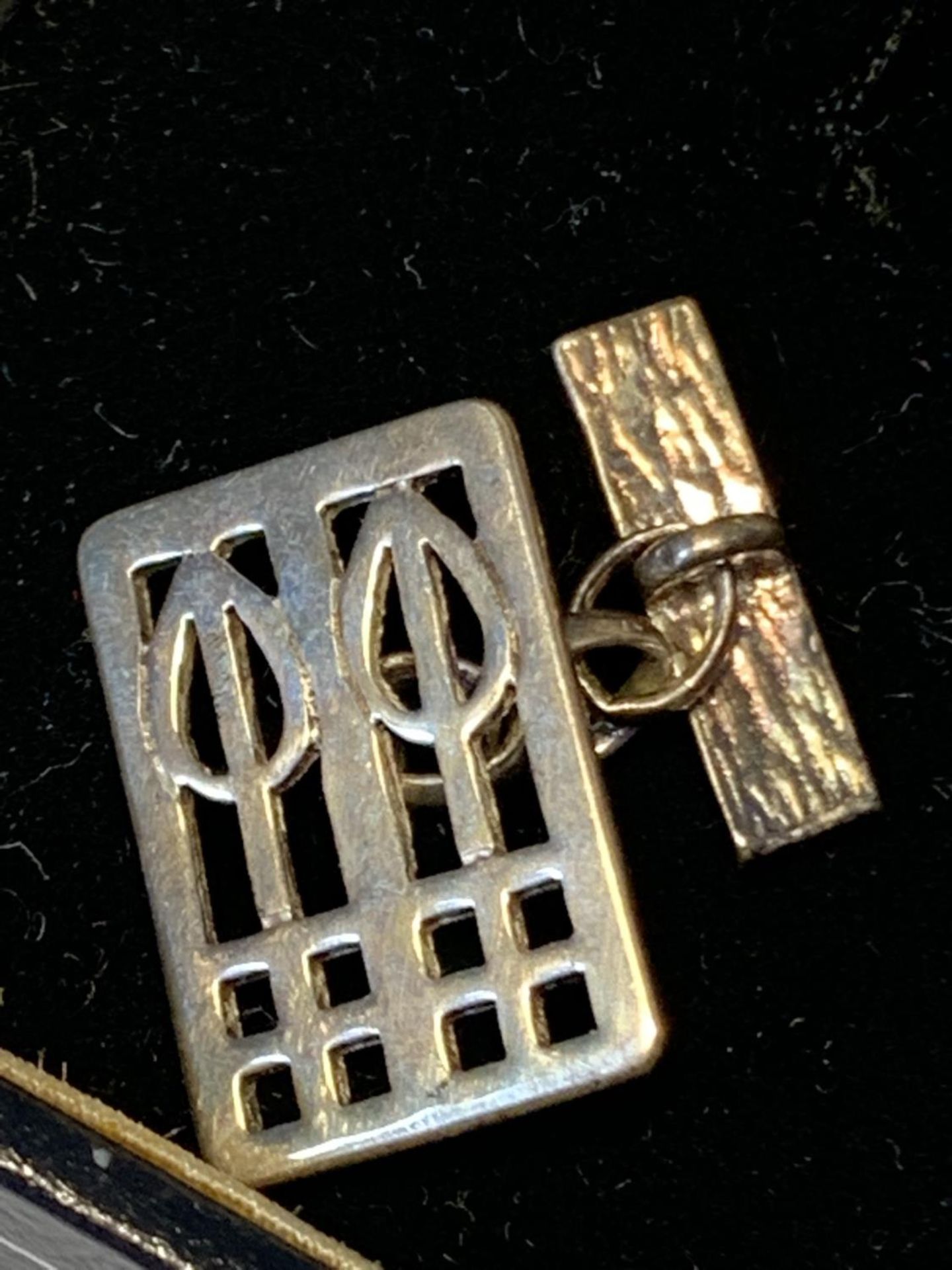 A PAIR OF RENNIE MACKINTOSCH STYLE CUFFLINKS IN A PRESENTATION BOX - Image 3 of 3