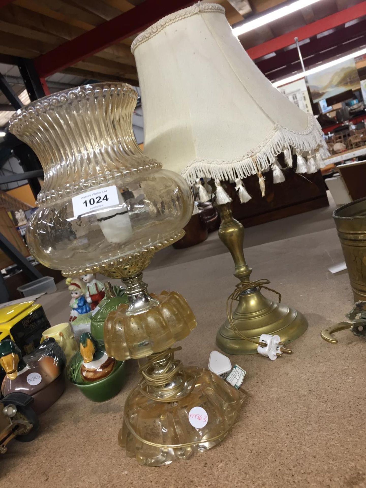 TWO TABLE LAMPS, ONE BRASS, THE OTHER IN THE STYLE OF AN OIL LAMP