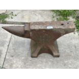 A SMALL VINTAGE CAST IRON BLACKSMITHS ANVIL (H:22CM L:51CM)