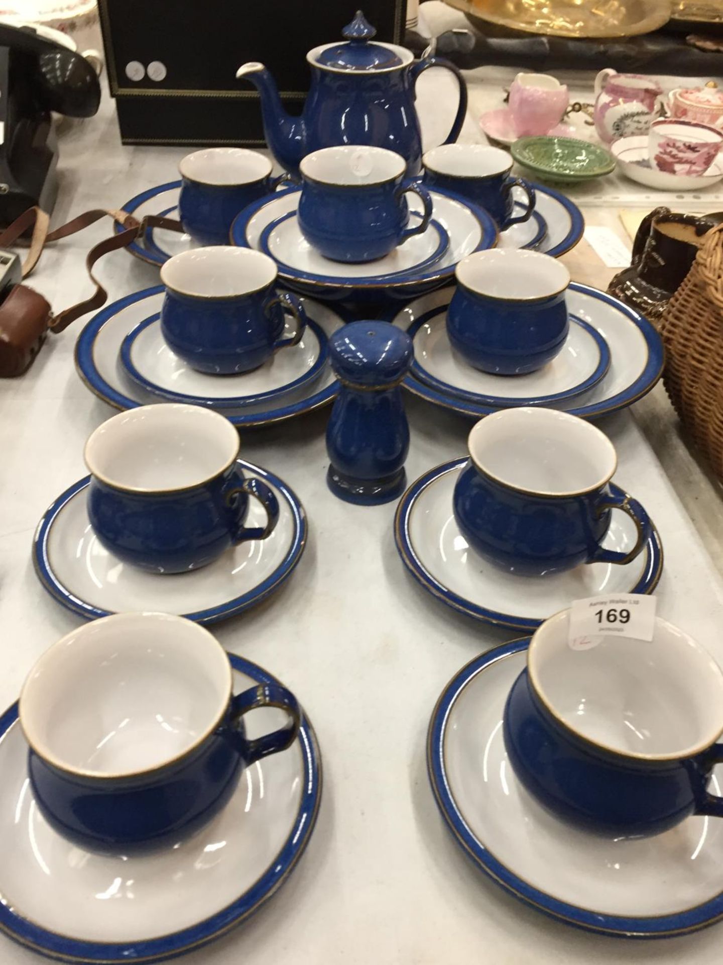 A BLUE DENBY TEASET TO INCLUDE A TEAPOT, BOWLS, CUPS, SAUCERS, ETC - 25 PIECES IN TOTAL - Image 2 of 4