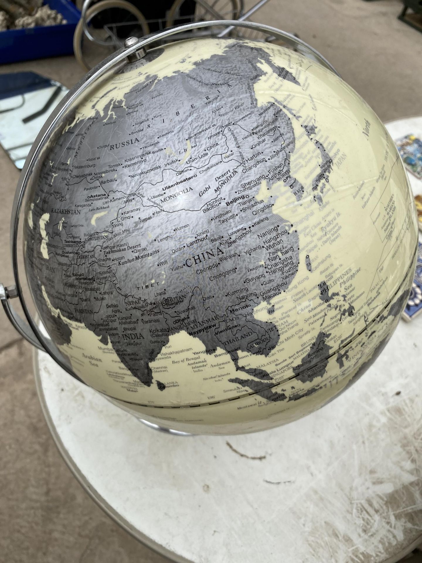 A WORLD GLOBE ON STAND - Image 4 of 4
