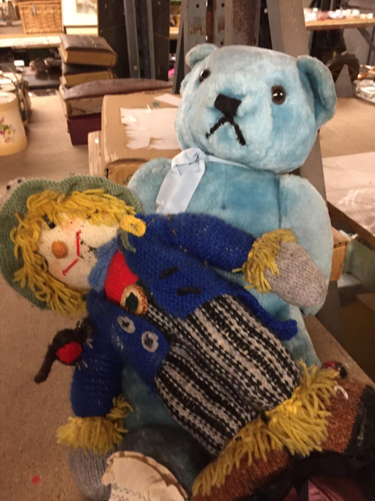 A VINTAGE BLUE TEDDY AND KNITTED CLOWN PLUS A QUANTITY OF CLOTHES - Image 2 of 3